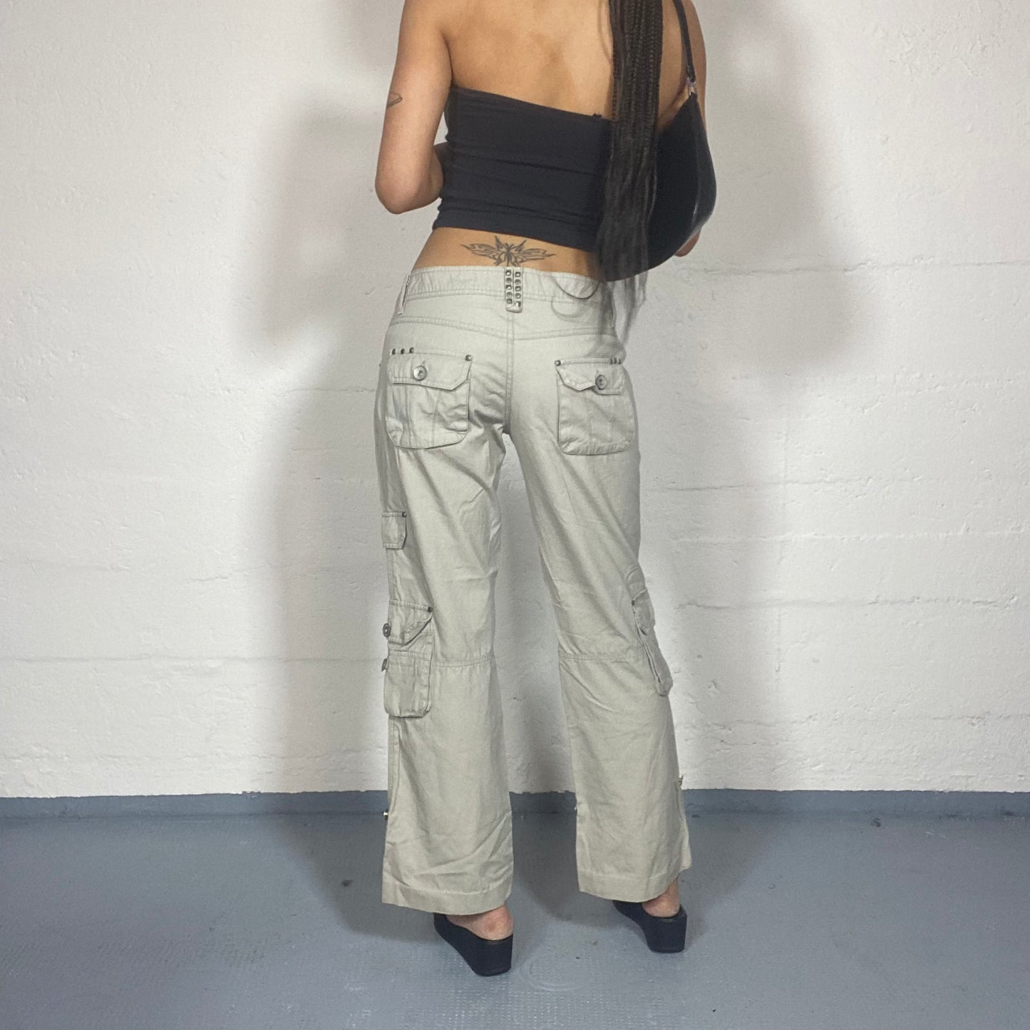 Vintage 2000's Bella Hadid Girl Beige Low Waist Cargo Pants with Loose Leg Cut and Big Pockets Detail (S/M)