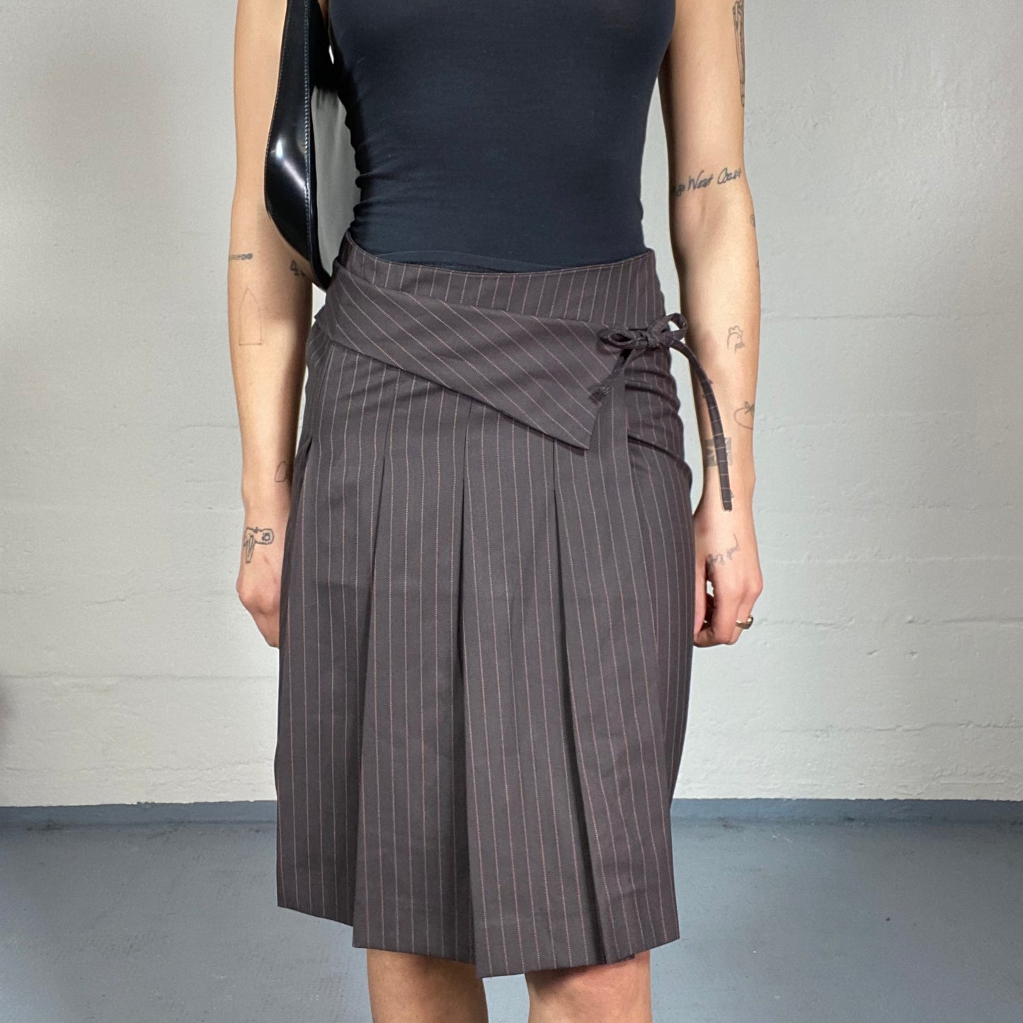 Vintage 2000's Corpcore Brown Pleaded Midi Skirt with Pinstripes Print and Belt Detail (S)