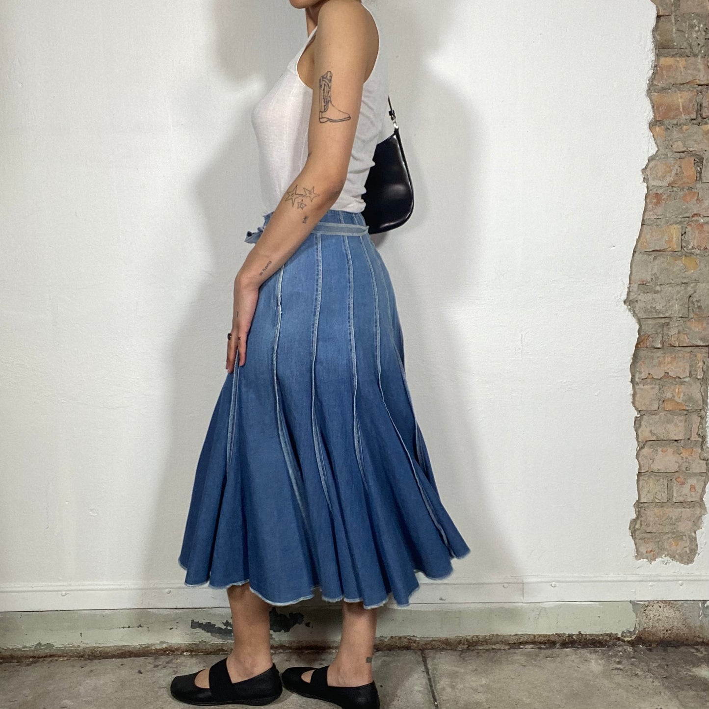 Vintage 2000's Downtown Girl Denim Maxi Skirt with Pleated Seam Details (S)