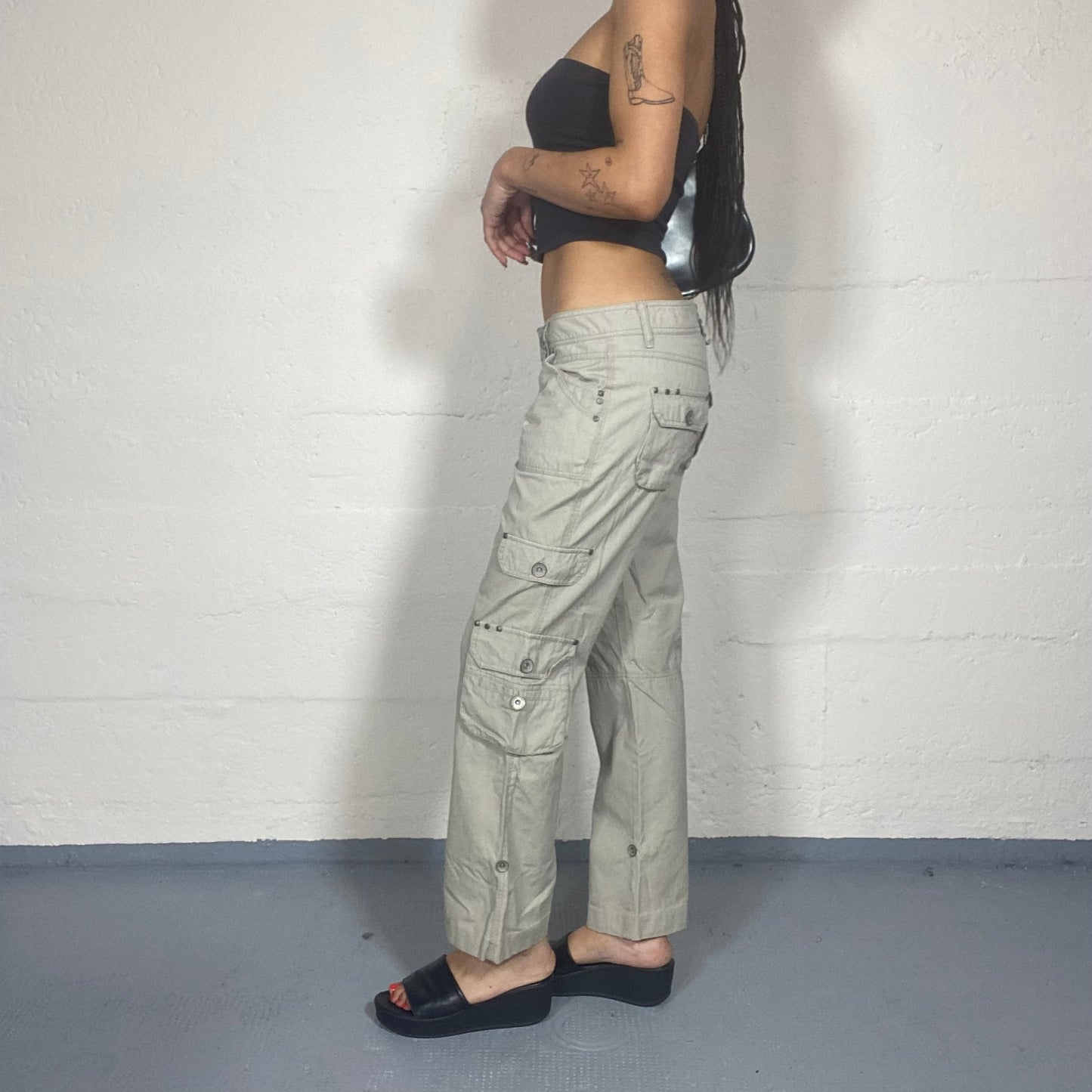 Vintage 2000's Bella Hadid Girl Beige Low Waist Cargo Pants with Loose Leg Cut and Big Pockets Detail (S/M)