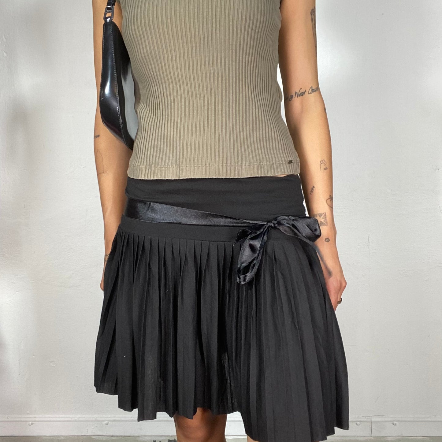 Vintage 90's Schoolgirl Black Pleated Mini Skirt with Satin Ribbon Detail (S)