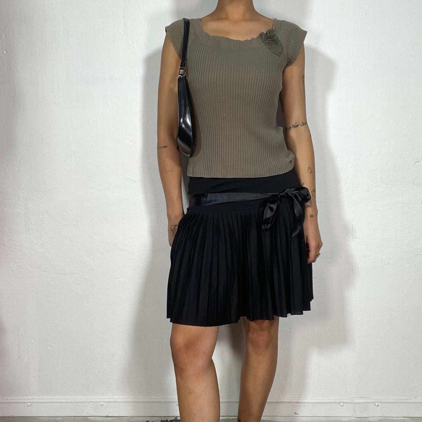 Vintage 90's Schoolgirl Black Pleated Mini Skirt with Satin Ribbon Detail (S)