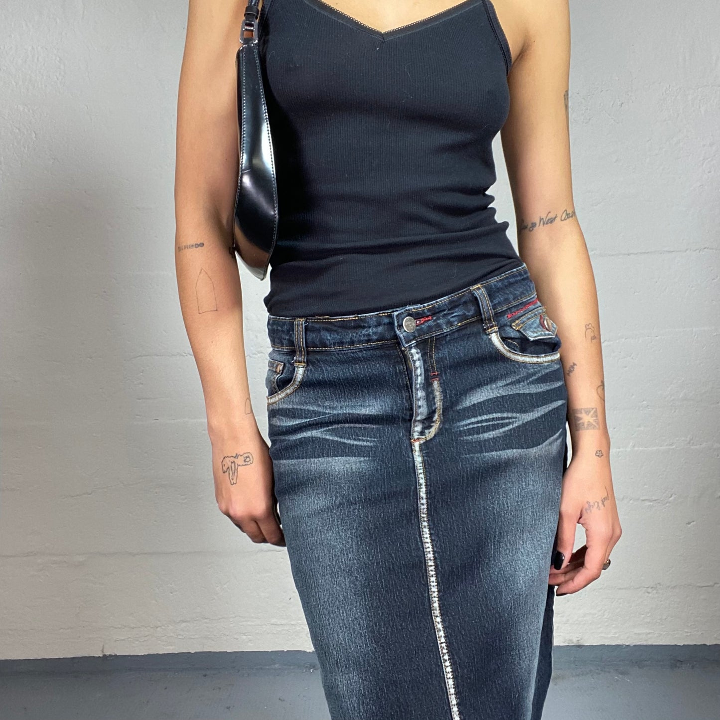 Vintage 2000's Cyber Dark Acid Wash Denim Cargo Skirt (M)