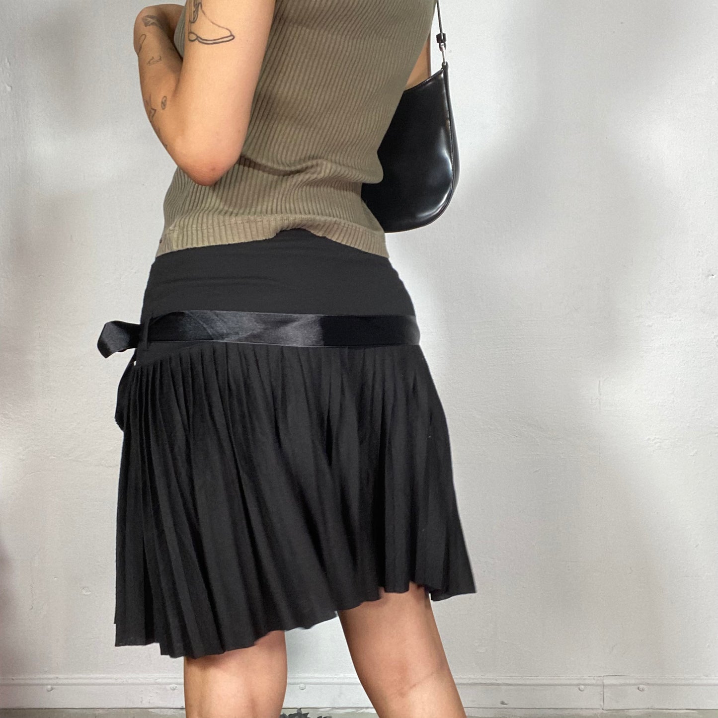 Vintage 90's Schoolgirl Black Pleated Mini Skirt with Satin Ribbon Detail (S)