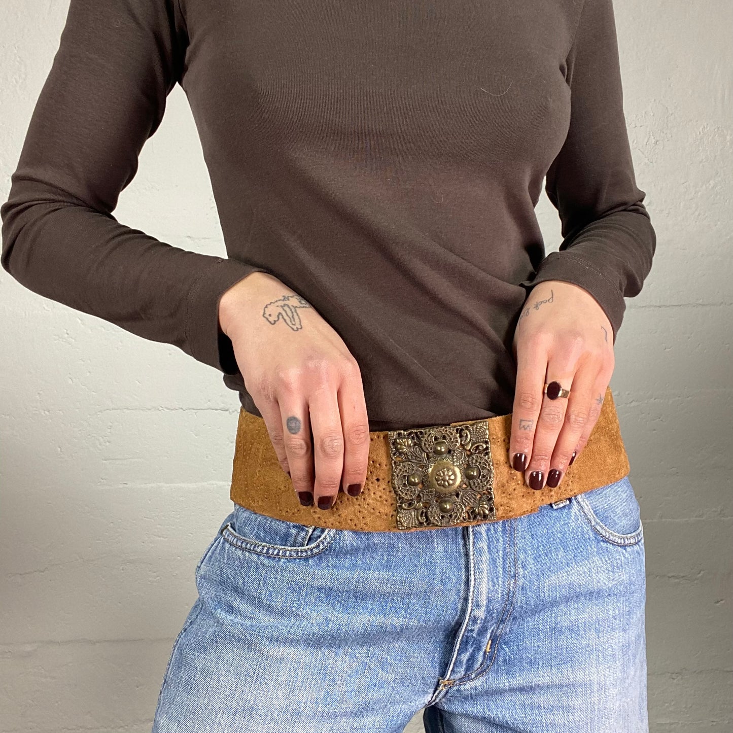 Vintage 2000's Cow-Girl Brown Leather Belt with Square Goldsmith Work Detail
