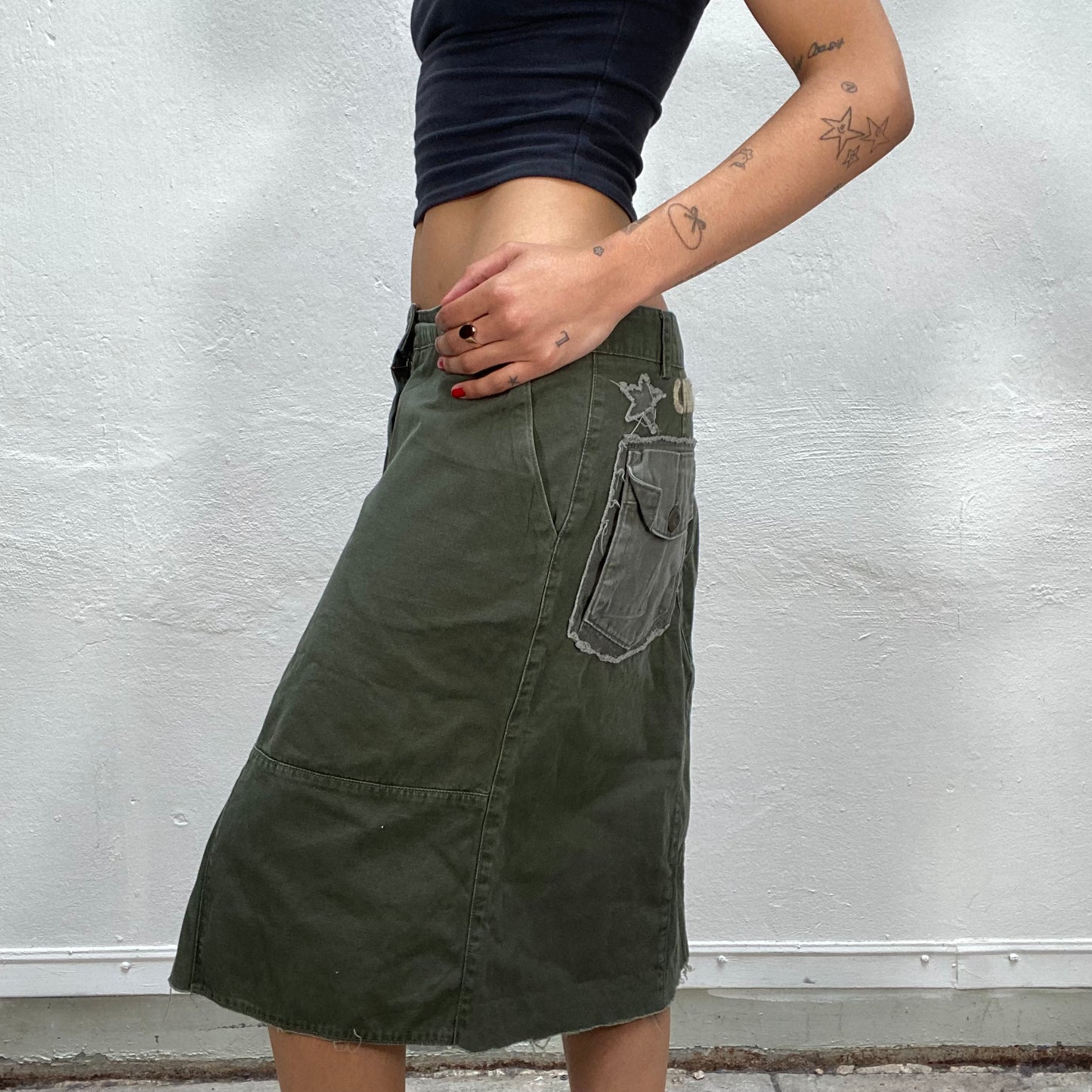 Vintage 2000's Streetstyle Khaki Denim Midi Skirt with Raw Hem Details (M)