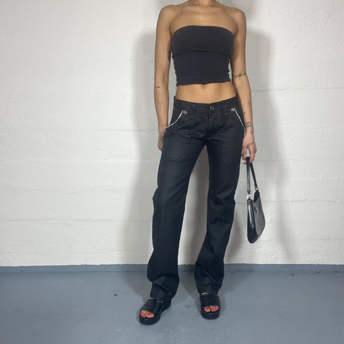 Vintage 2000's Bella Hadid Girl Black Low Waist Cargo Pants with Loose Leg Cut and Big Pockets Detail (S/M)