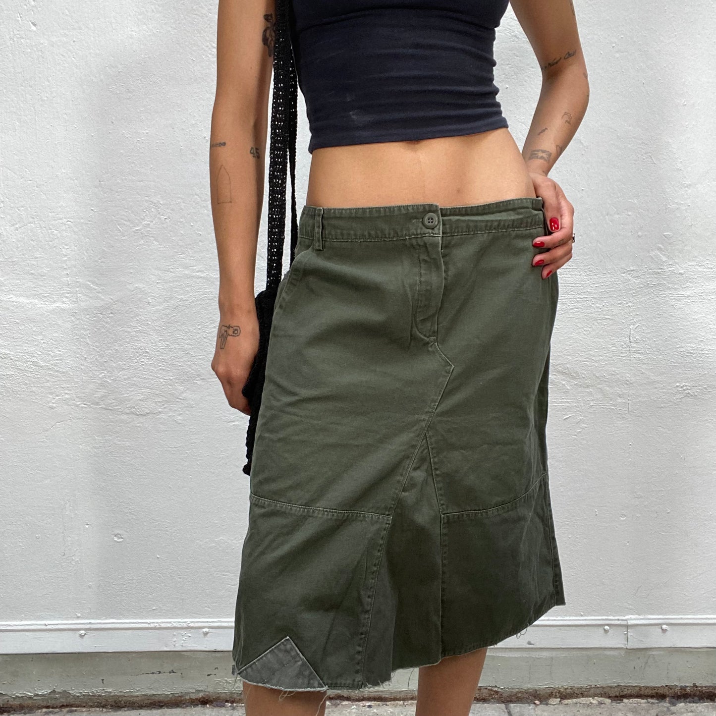 Vintage 2000's Streetstyle Khaki Denim Midi Skirt with Raw Hem Details (M)