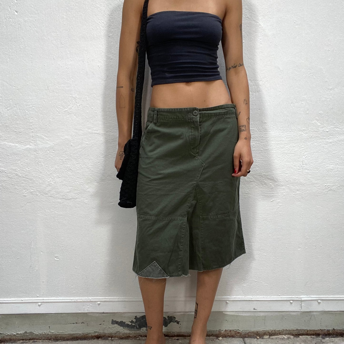 Vintage 2000's Streetstyle Khaki Denim Midi Skirt with Raw Hem Details (M)