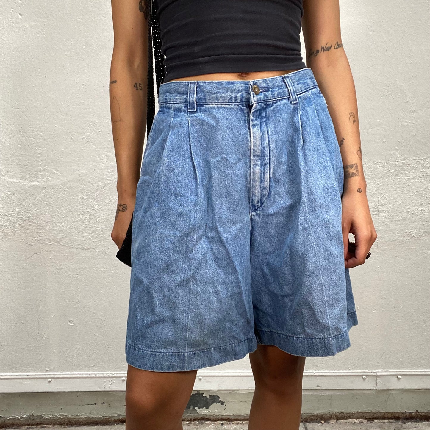 Vintage 2000's Lee Light Wash Denim Jorts with Pleated Details (S/M)