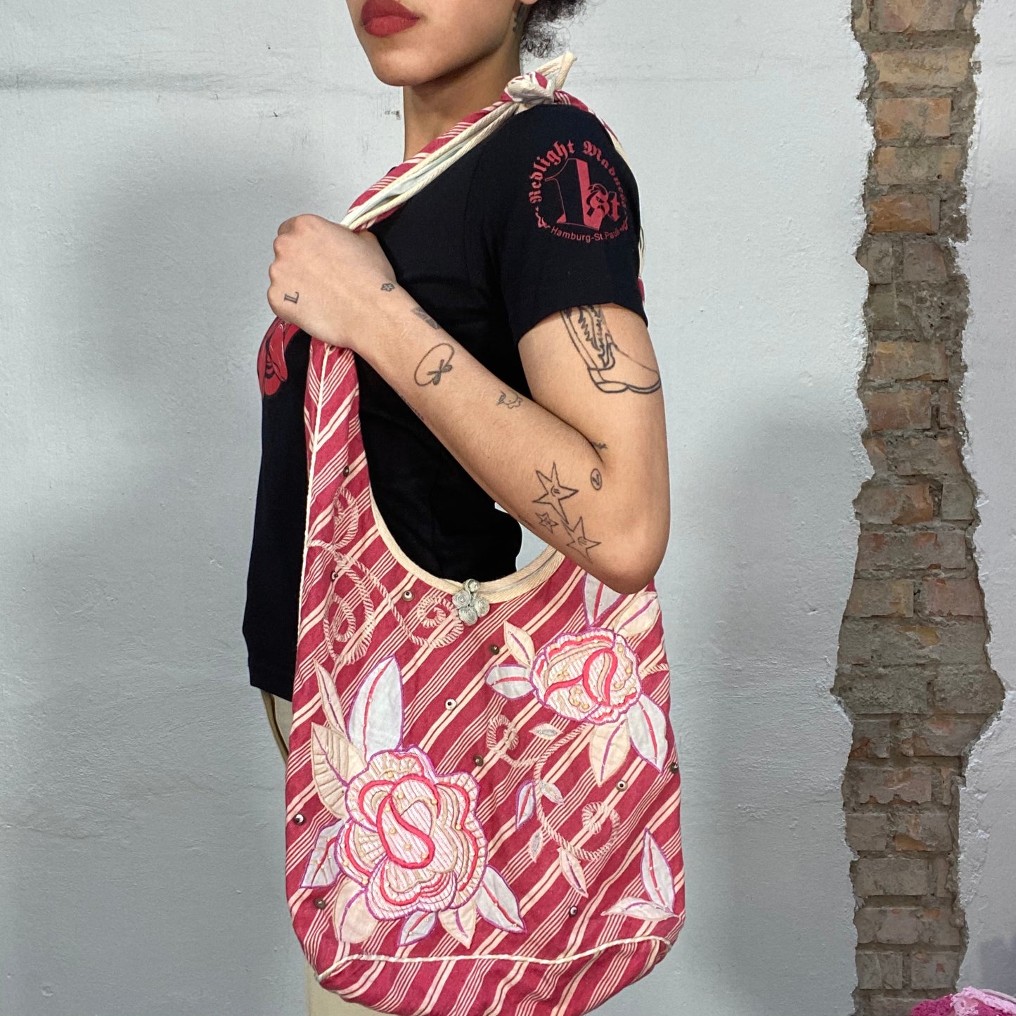 Vintage 2000's Summer Red Striped Hobo Bag with Floral Embroidery (S)
