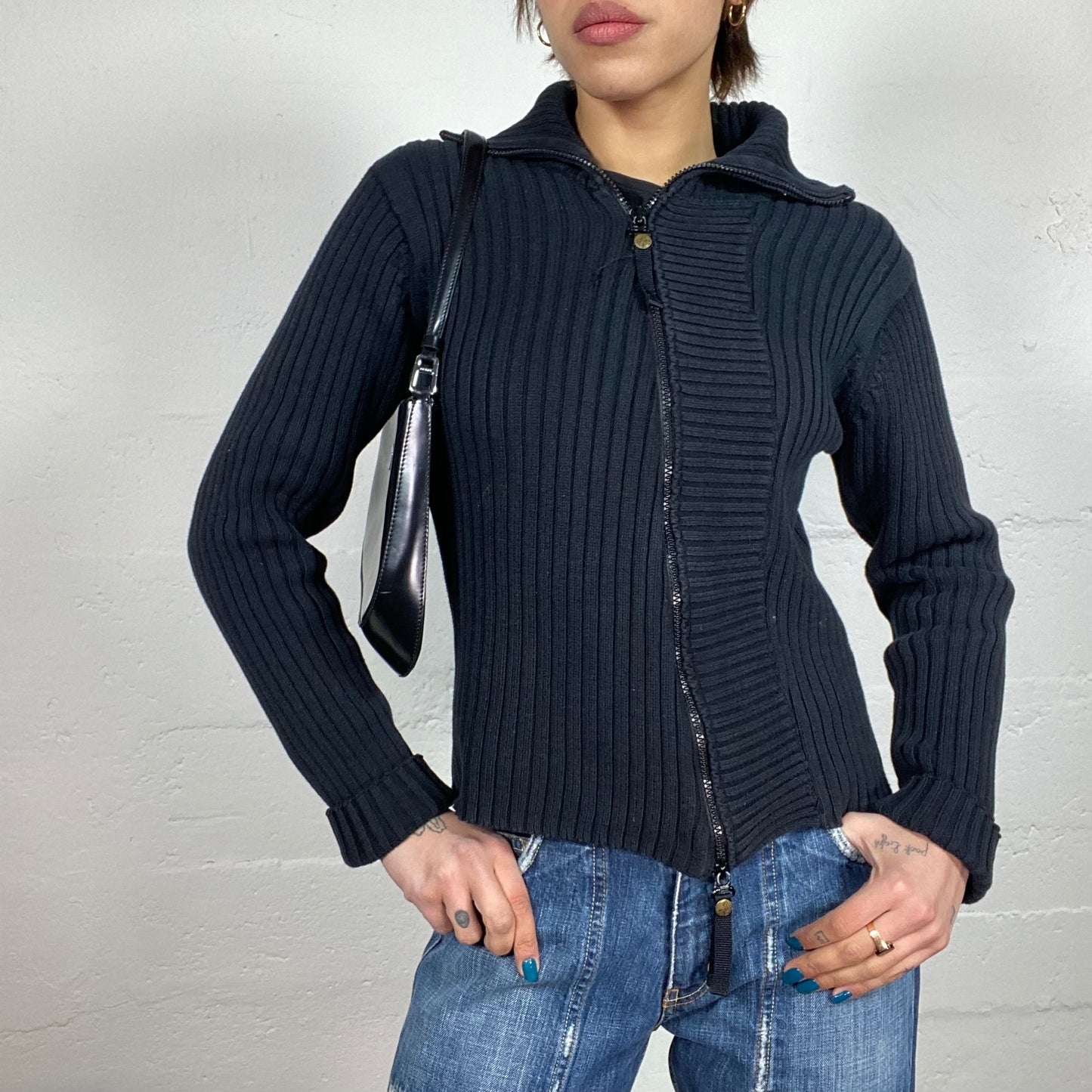 Vintage 2000's Sporty Black Asymmetric Zip Up Knitted Sweater (M)