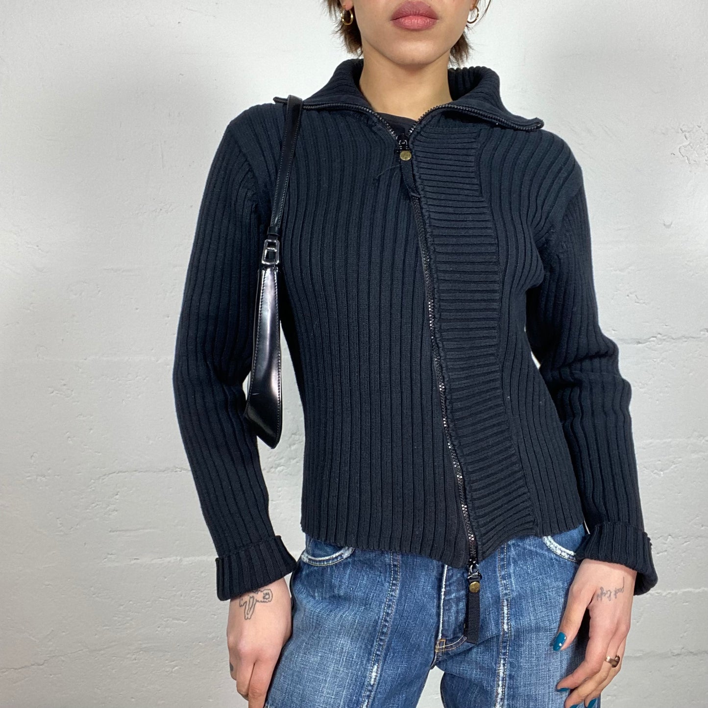 Vintage 2000's Sporty Black Asymmetric Zip Up Knitted Sweater (M)