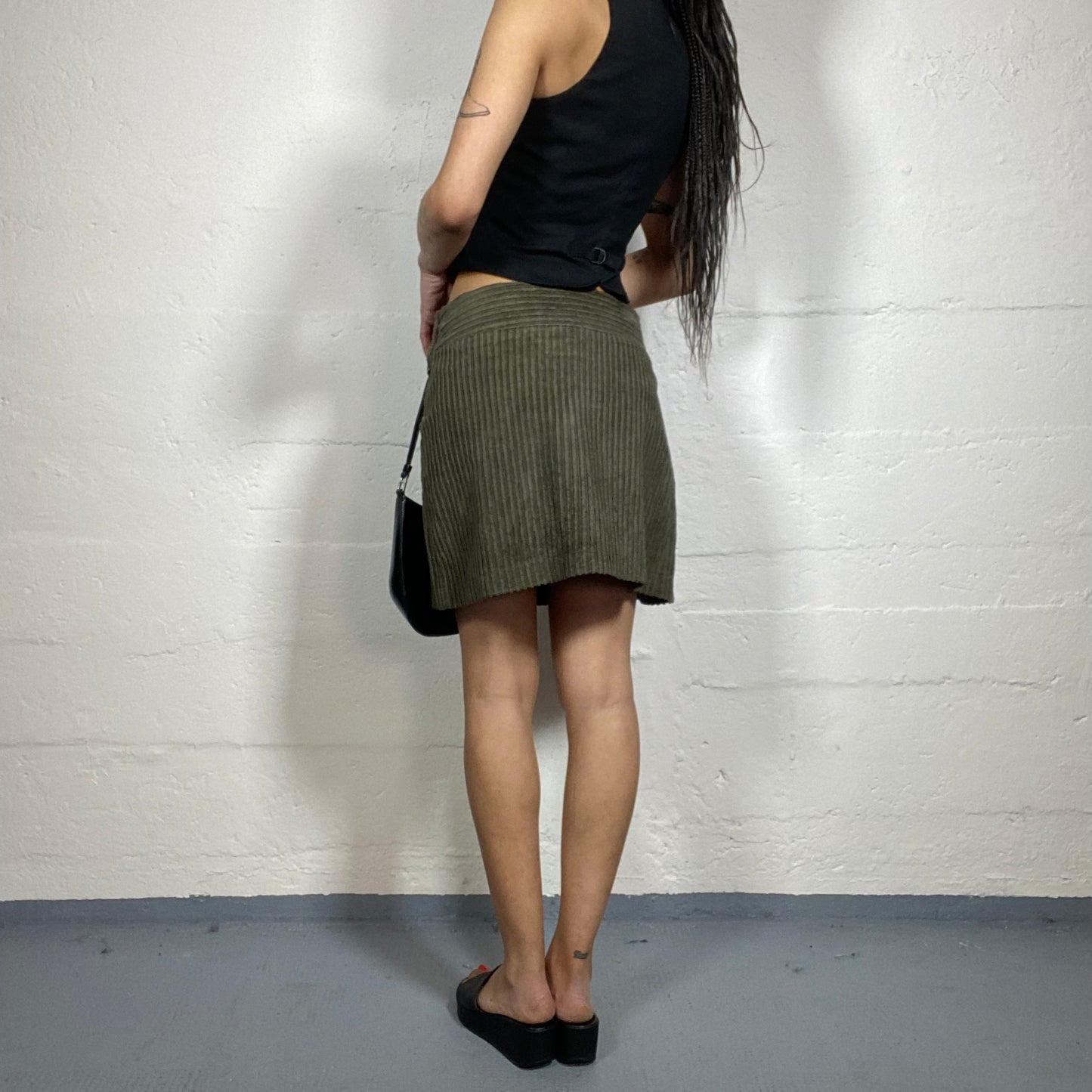 Vintage 2000's Clueless Khaki Corduroy Mini Skirt with Button Detail (M/L)