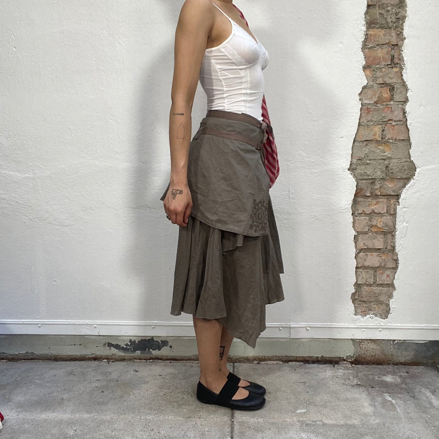 Vintage 90's Grunge Khaki Midi Skirt with Waist String and Embroidery Details (S)