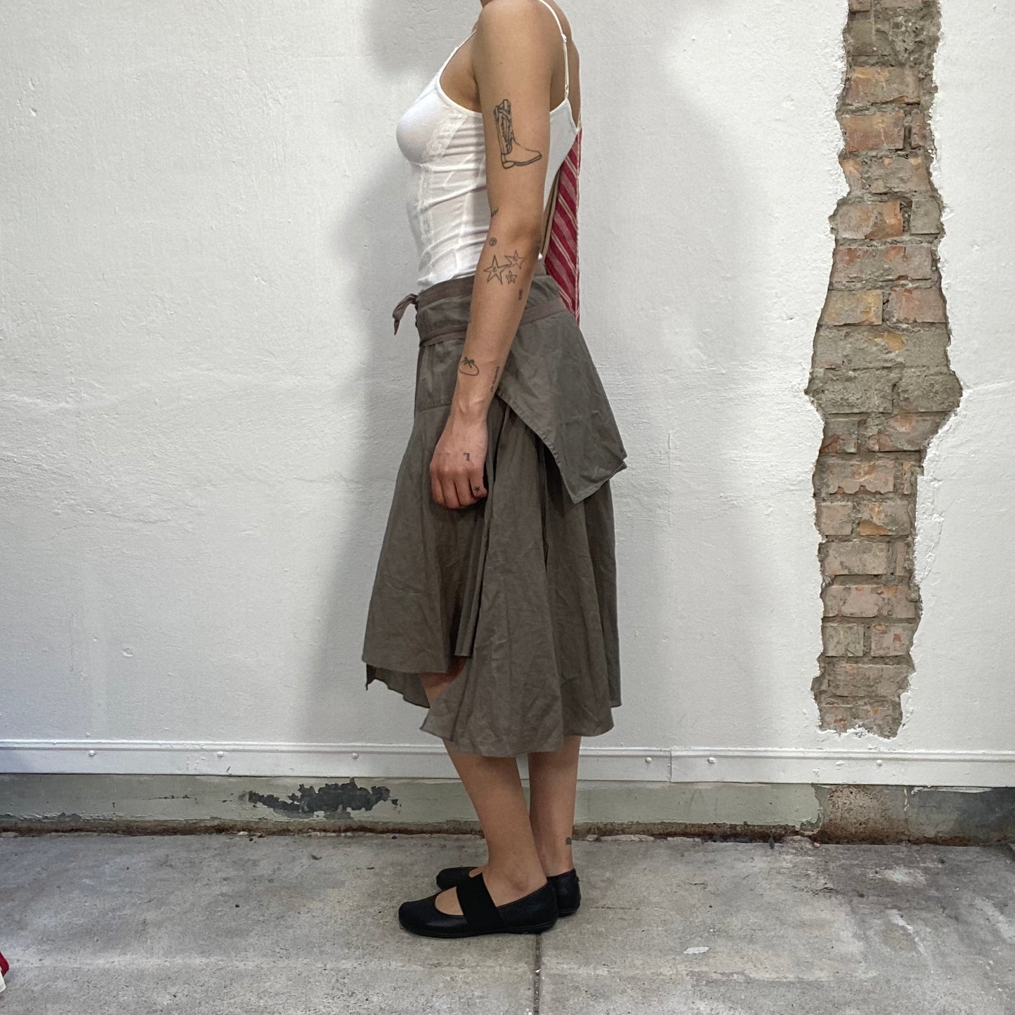 Vintage 90's Grunge Khaki Midi Skirt with Waist String and Embroidery Details (S)