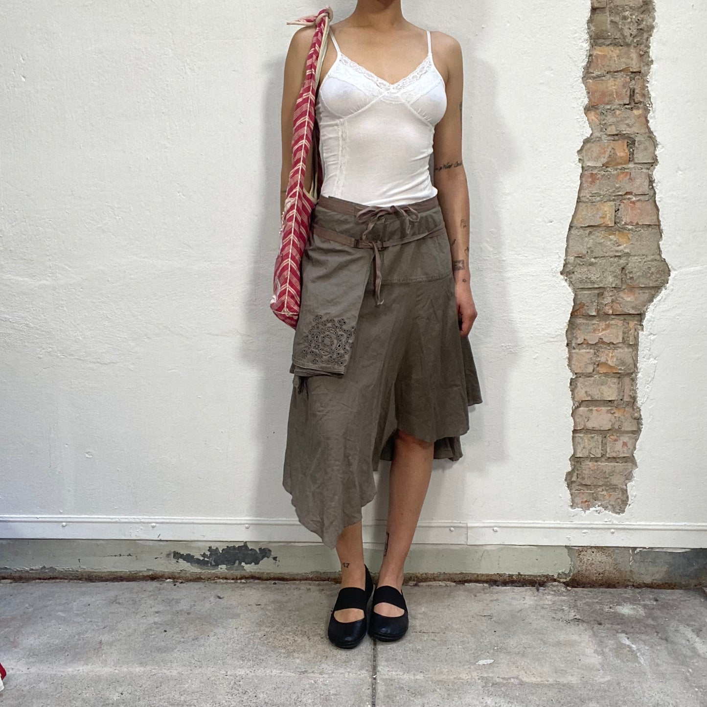 Vintage 90's Grunge Khaki Midi Skirt with Waist String and Embroidery Details (S)