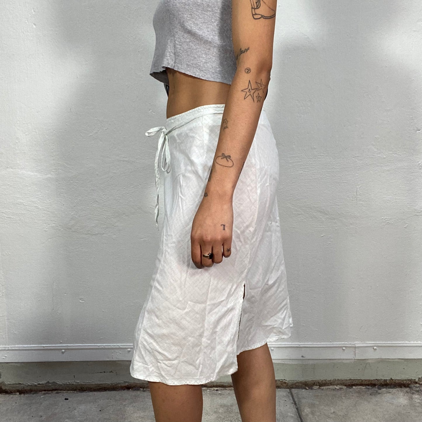 Vintage 2000's Soft Girl White Midi Skirt with Slits and Tie Detail (S)