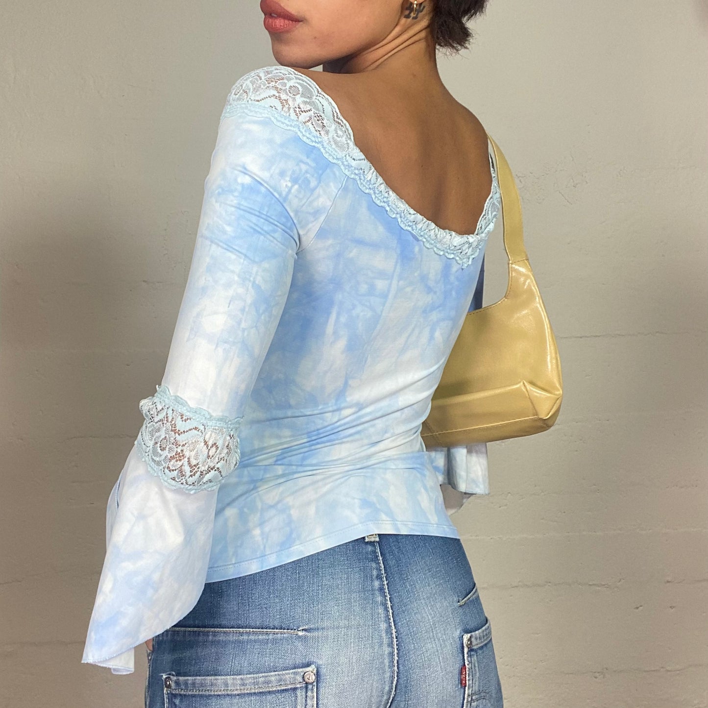 Vintage 2000's Cute Baby Blue Tie Dye Top with Lace Trim Detail (S)