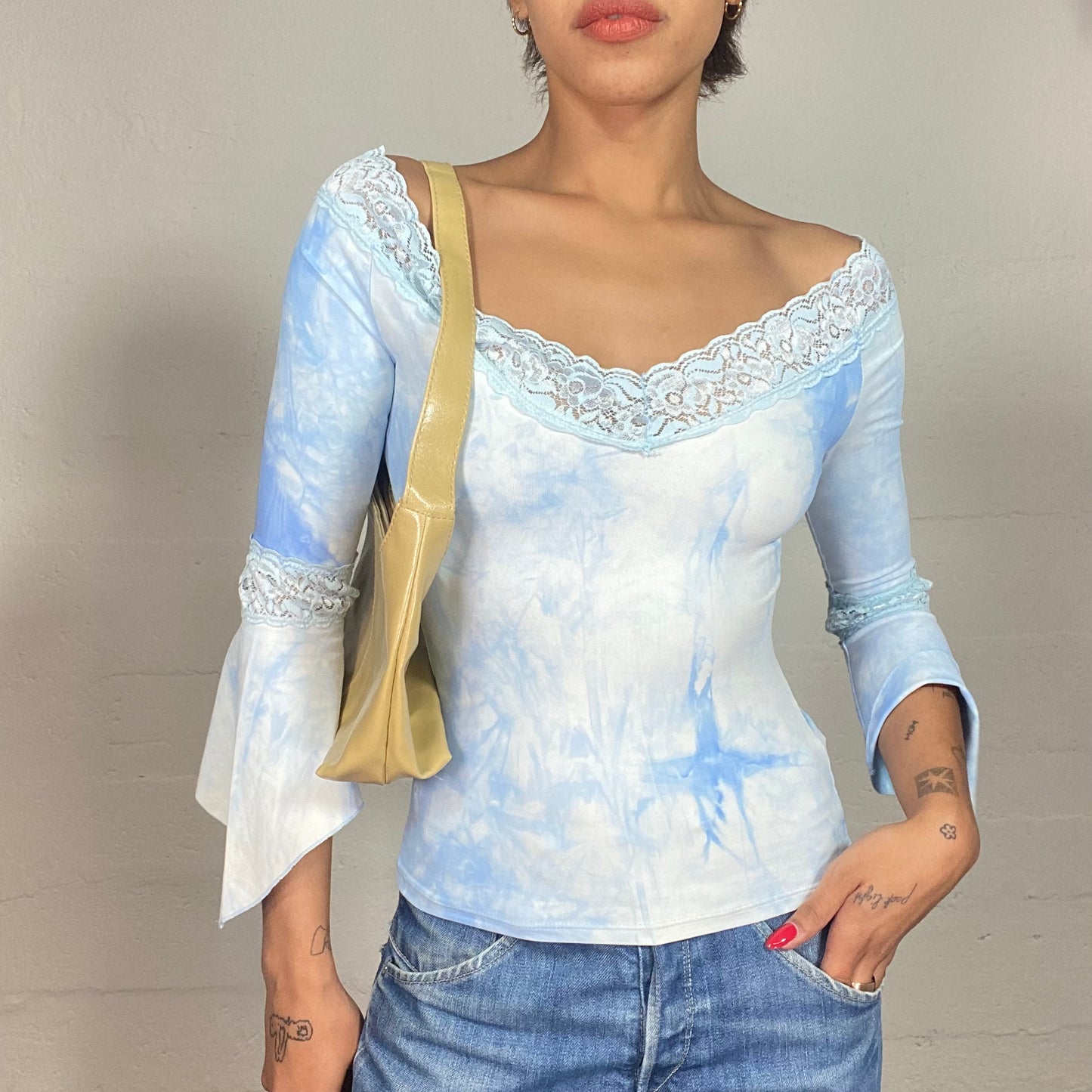 Vintage 2000's Cute Baby Blue Tie Dye Top with Lace Trim Detail (S)