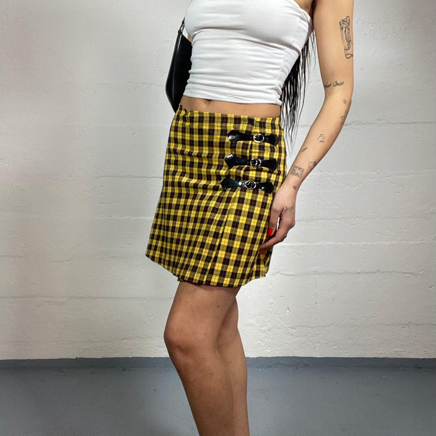 Vintage 2000's Clueless Girl Yellow and Black Mini Skirt with Checkered Print (M)