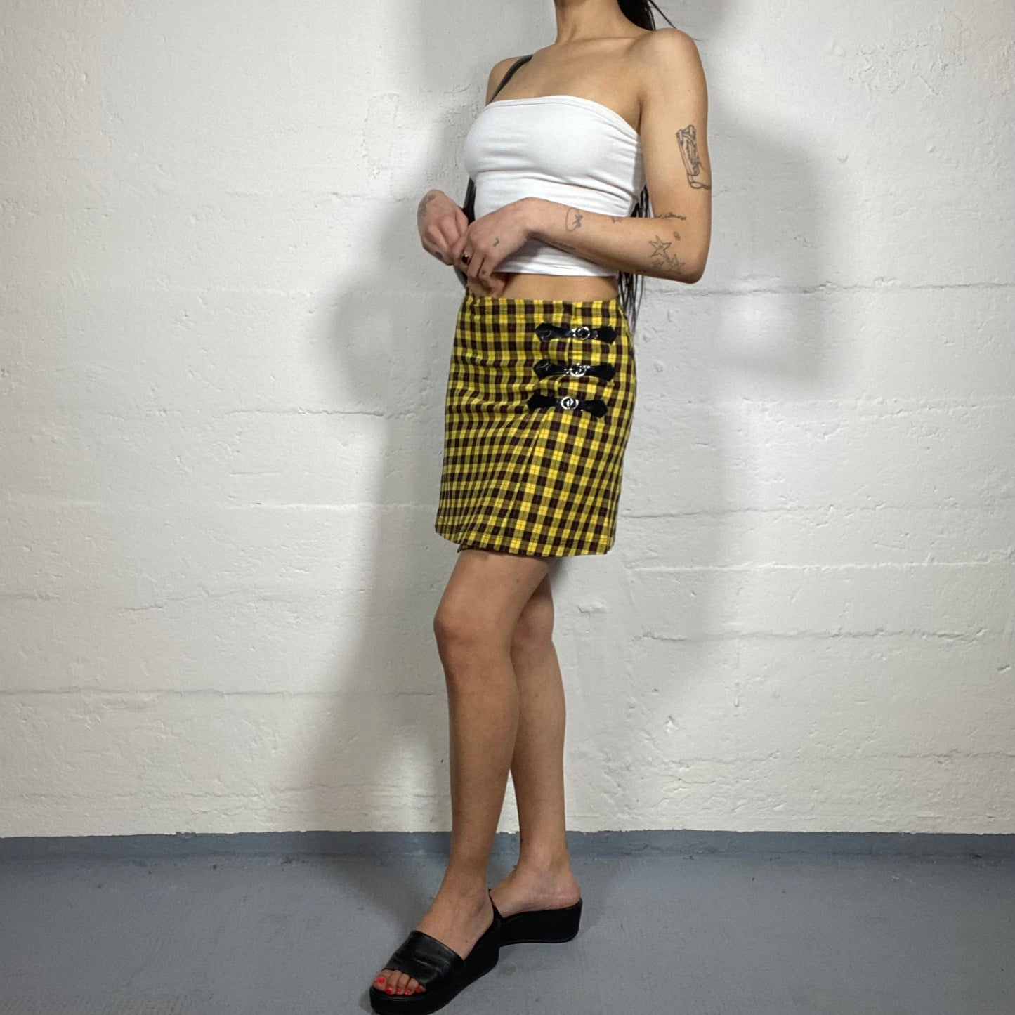 Vintage 2000's Clueless Girl Yellow and Black Mini Skirt with Checkered Print (M)