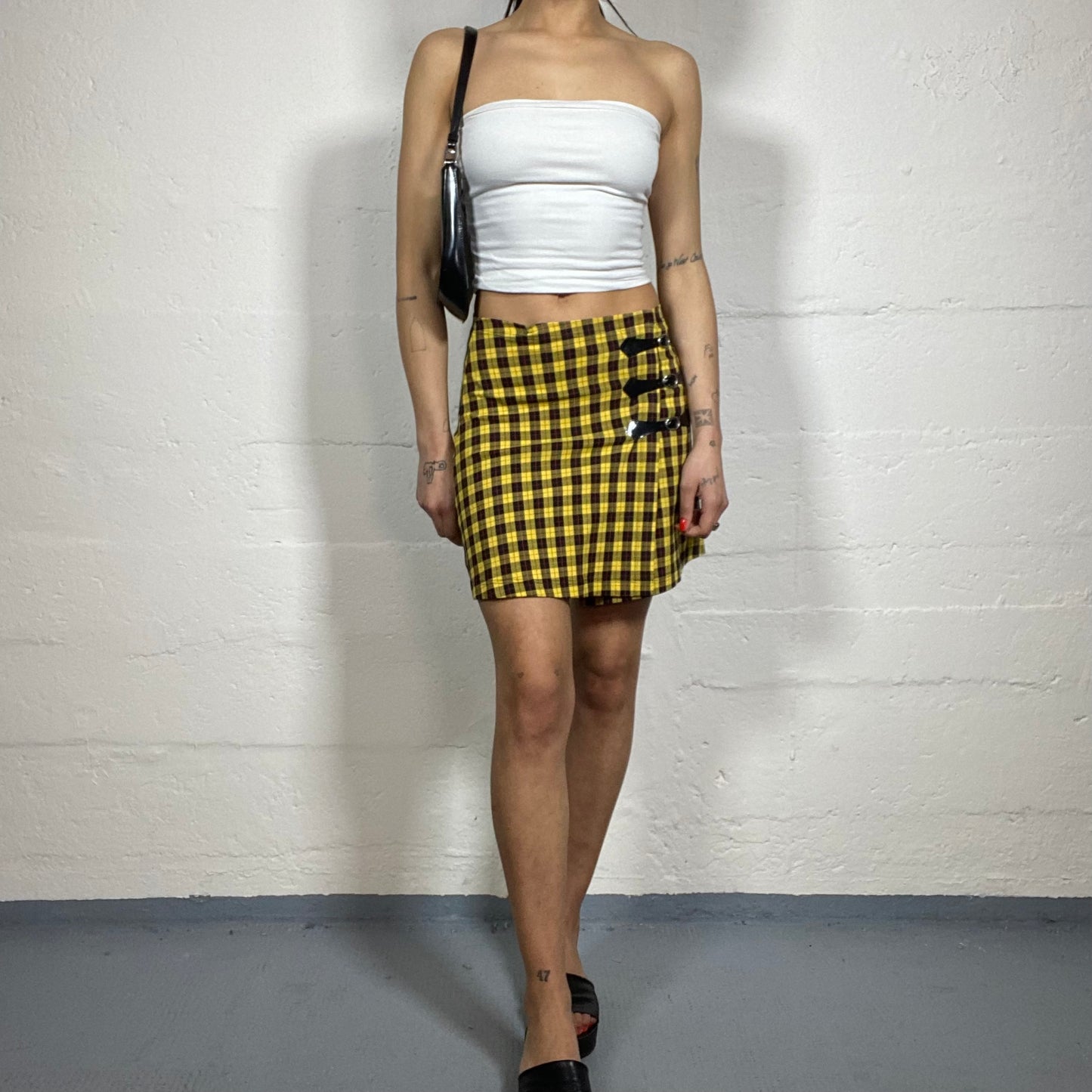 Vintage 2000's Clueless Girl Yellow and Black Mini Skirt with Checkered Print (M)