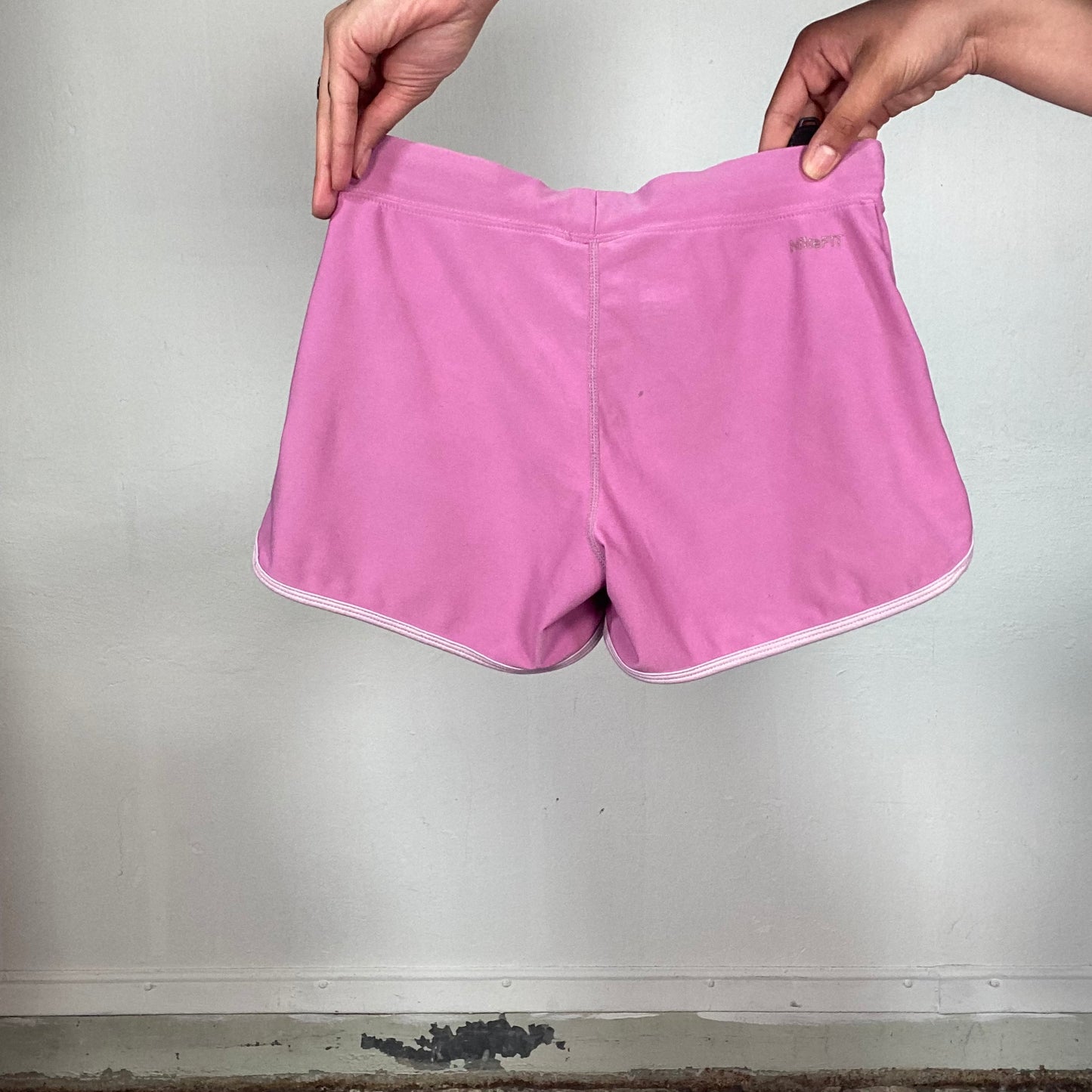 Vintage 2000's Nike Pink Sport Shorts with White Trim (XS/S)