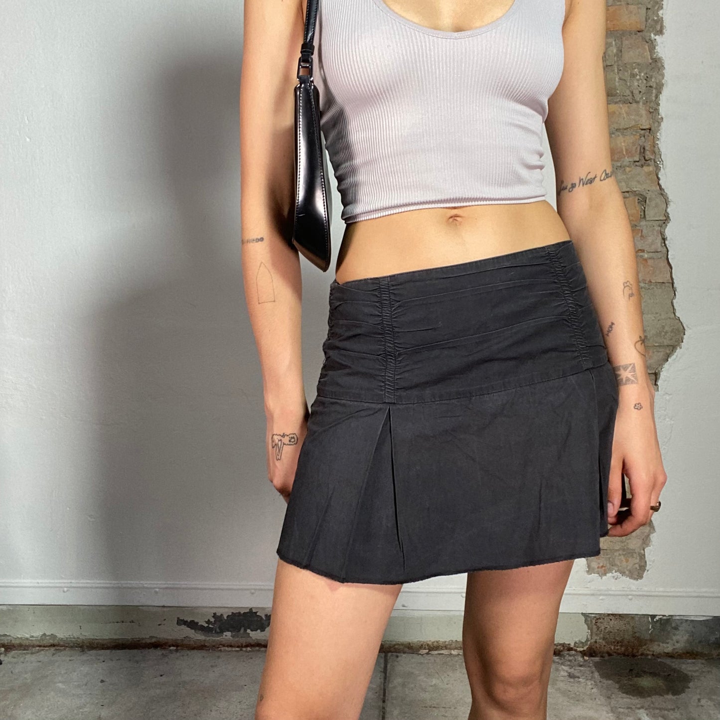 Vintage 2000's Grunge Black Mini Skirt with Scrunch Details (S)