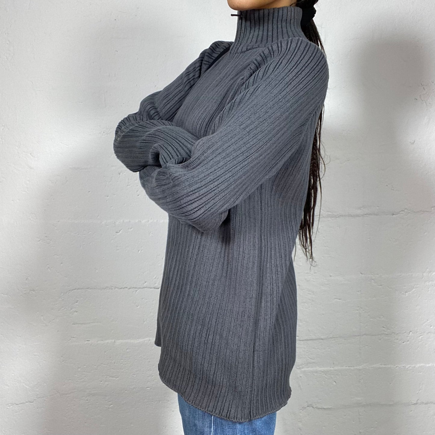 Vintage 2000's Sporty Grey Zip Up Sweater with Ribbed Knit Material (S/M)