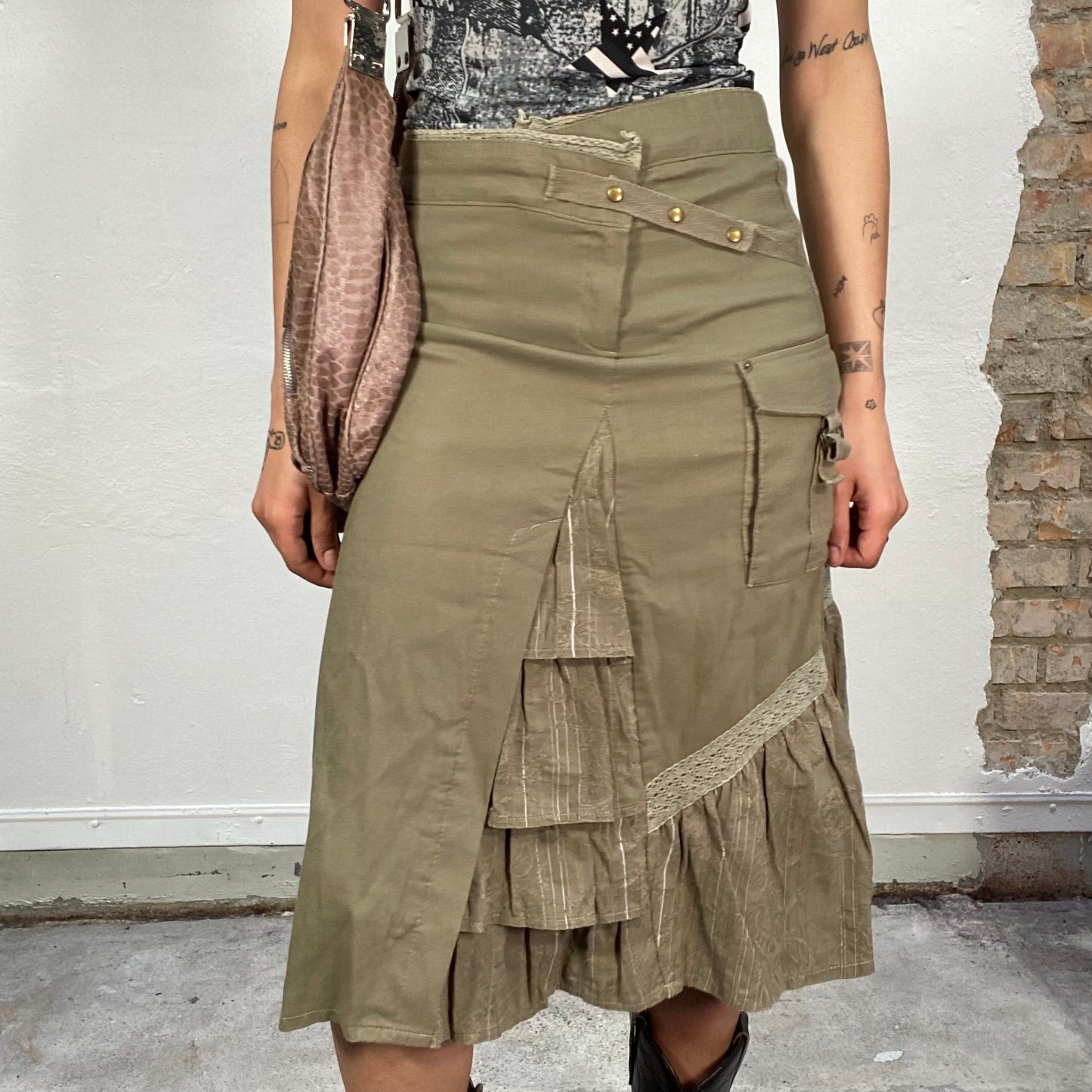 Vintage 90's Downtown Girl Khaki Cargo Skirt with Striped Details and Crochet Ribbon (S)