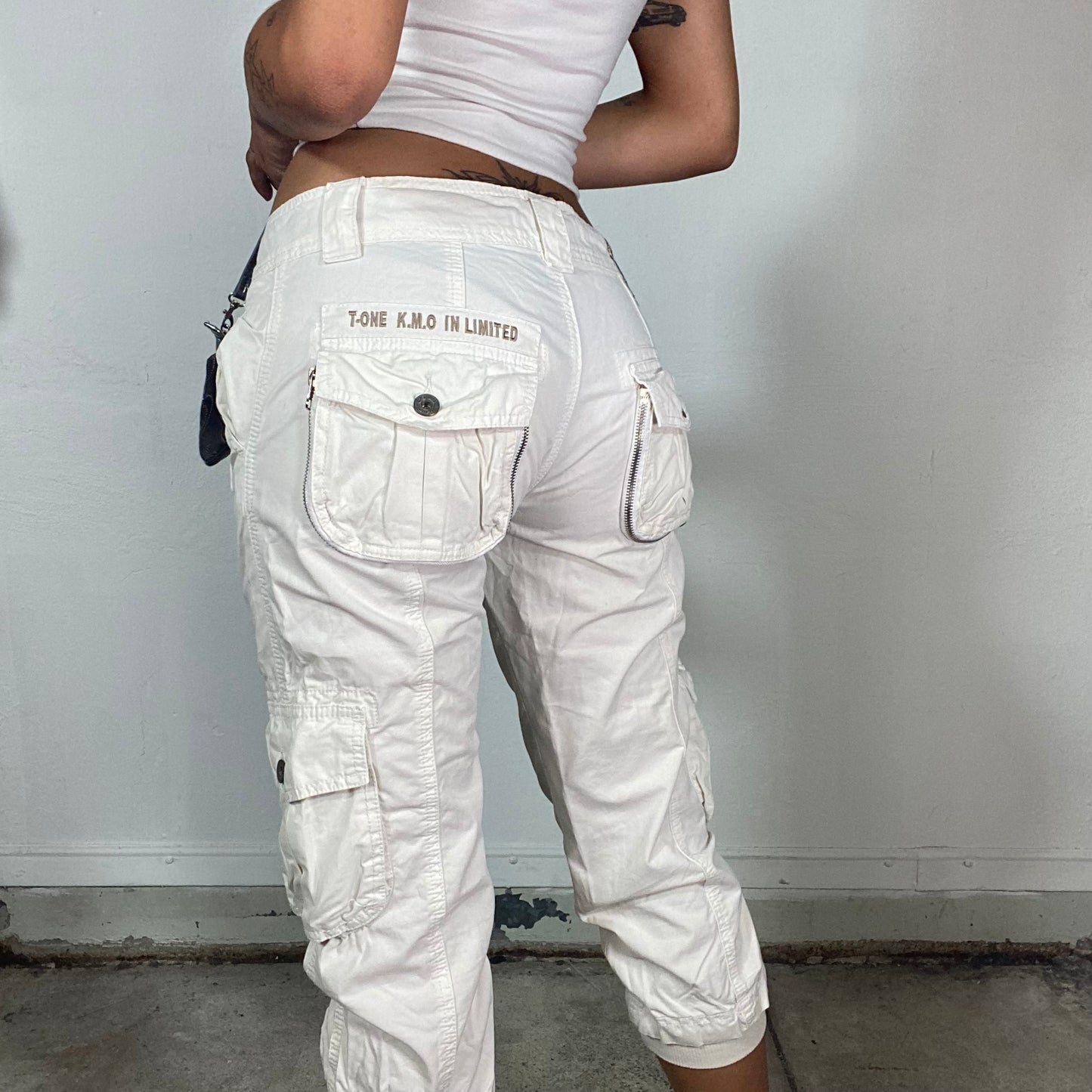 Vintage 2000's Cyber White Cargo Capri Pants with Loose Pocket Details (S)