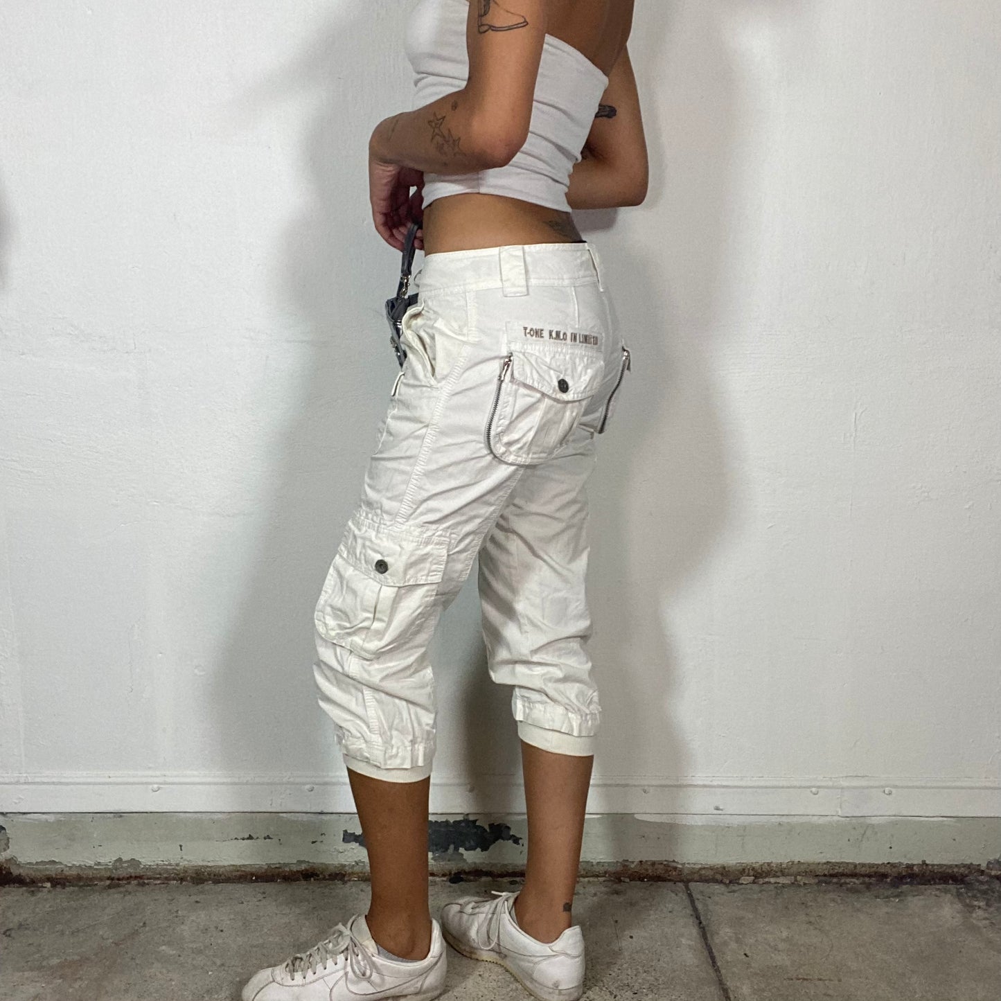 Vintage 2000's Cyber White Cargo Capri Pants with Loose Pocket Details (S)