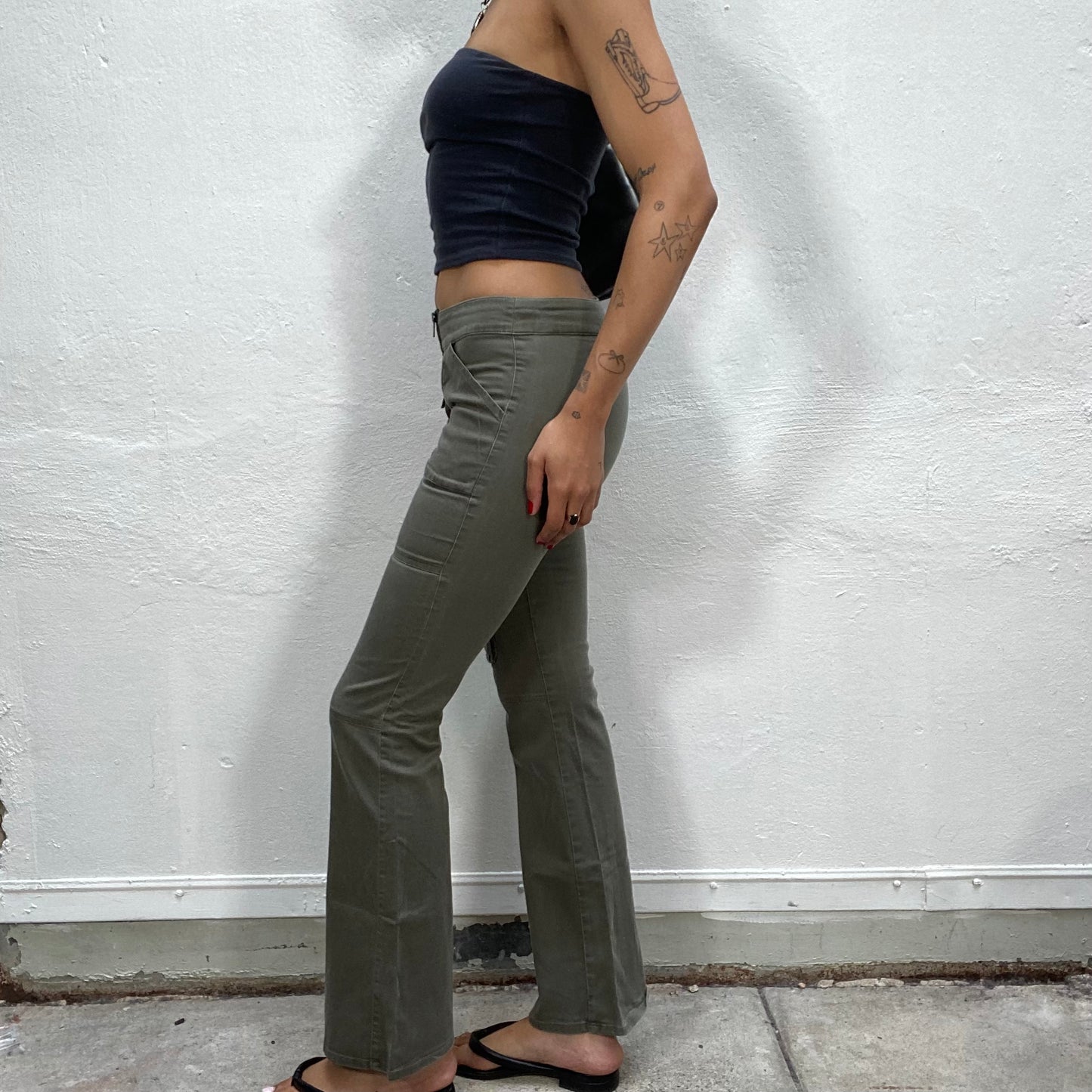 Vintage 2000's Streetstyle Khaki Flared Leg Cargo Pants with Zipper Detail6 (XS/S)