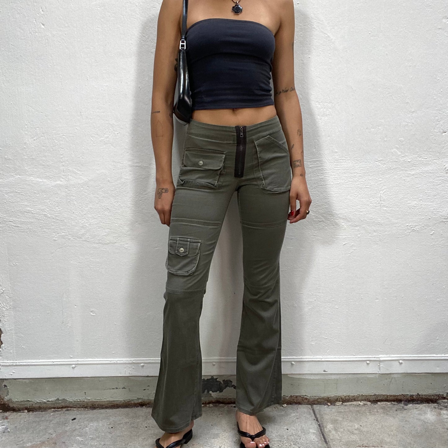 Vintage 2000's Streetstyle Khaki Flared Leg Cargo Pants with Zipper Detail6 (XS/S)