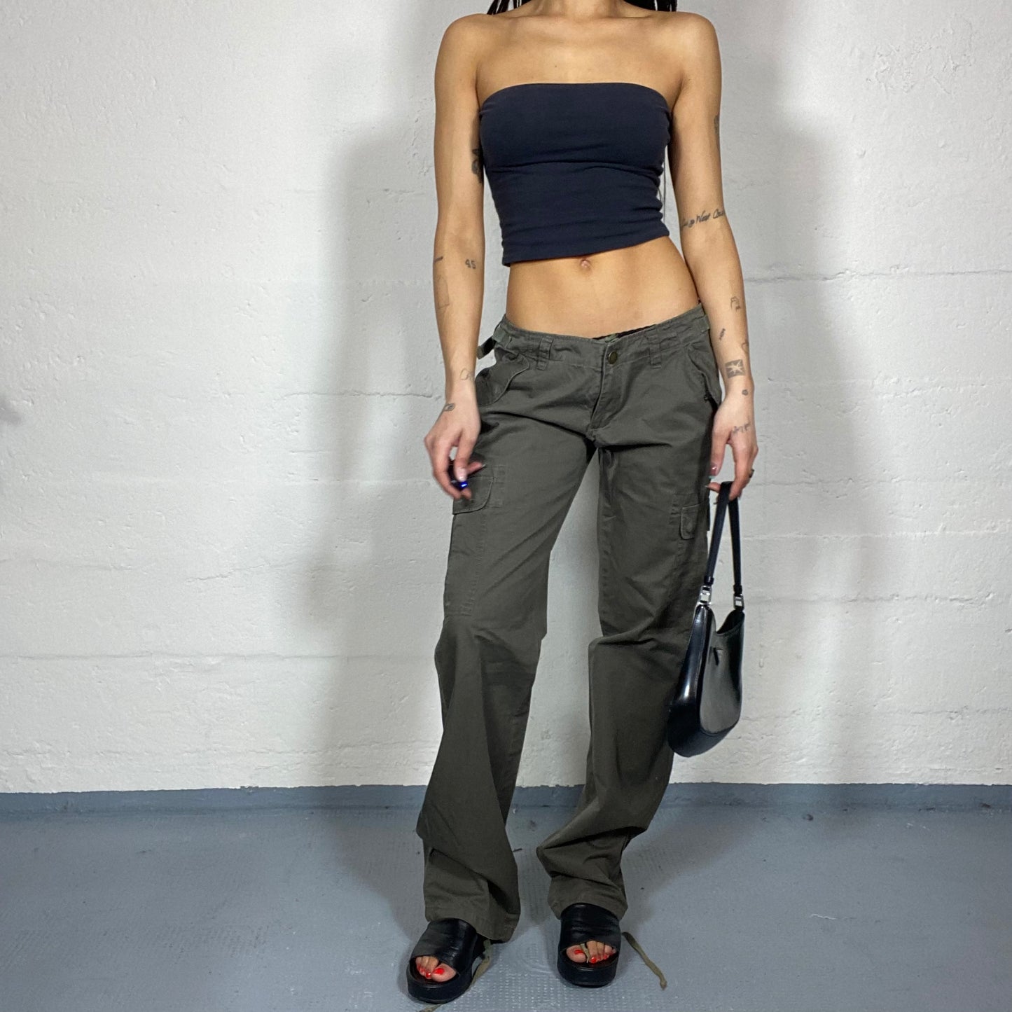 Vintage 2000's Rave Girl Khaki Low Rise Cargo Pants with Multi-Pockets Detail (S)