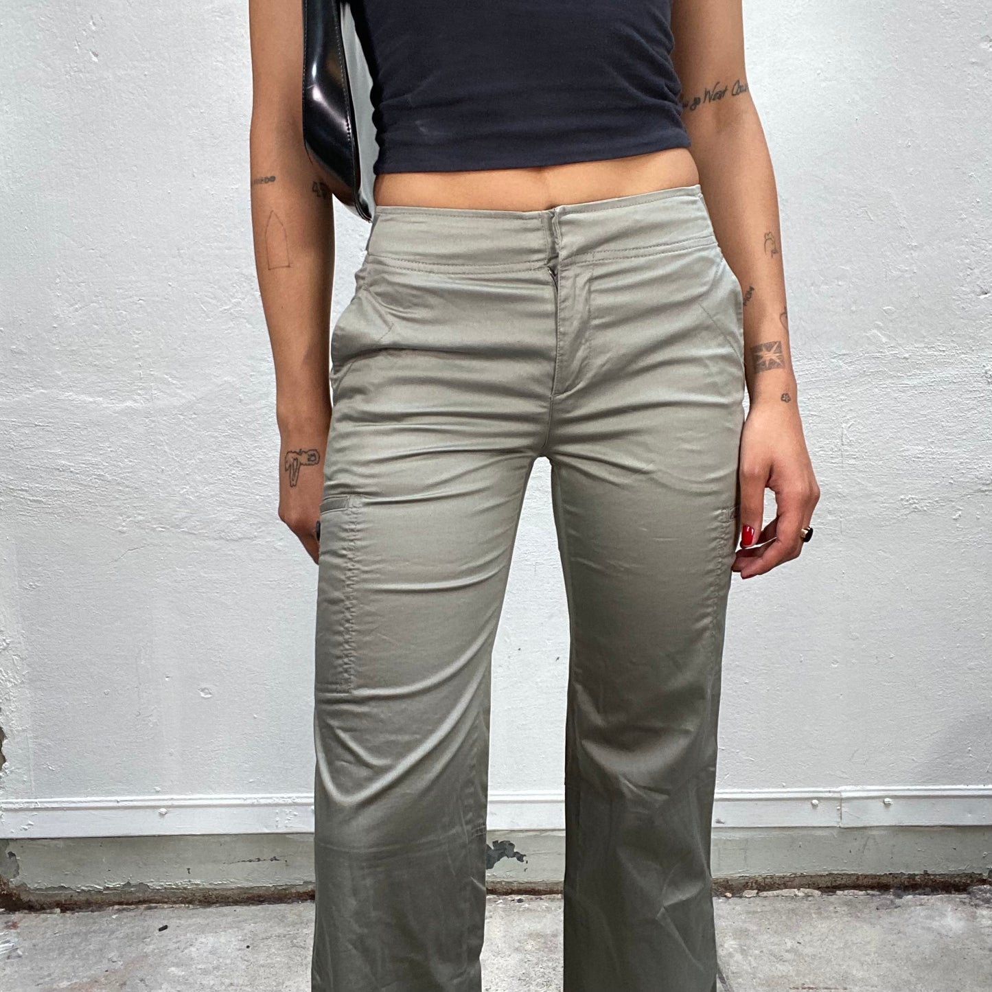 Vintage 2000's Streetstyle Light Khaki Straight Leg Cargo Pants (XS/S)