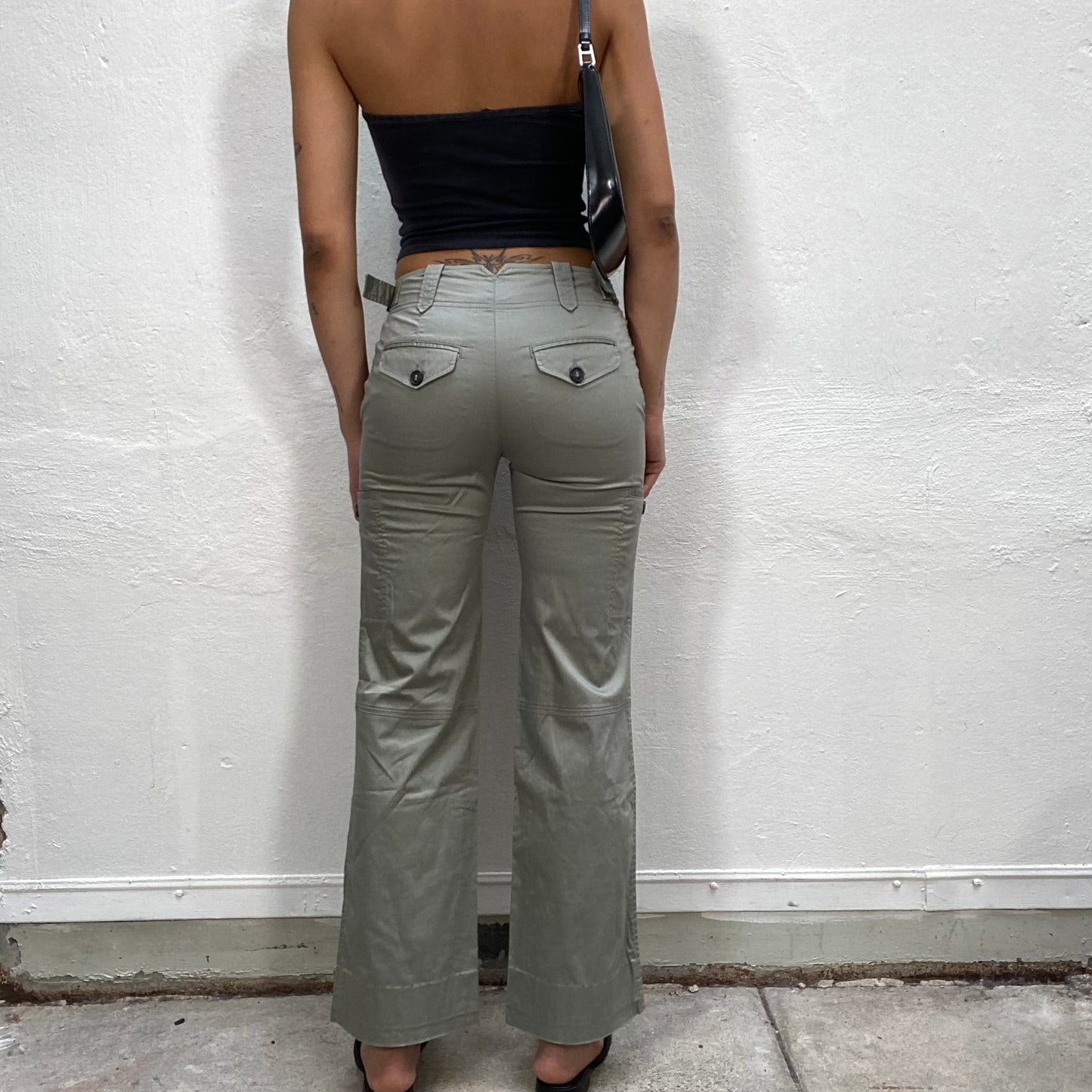 Vintage 2000's Streetstyle Light Khaki Straight Leg Cargo Pants (XS/S)