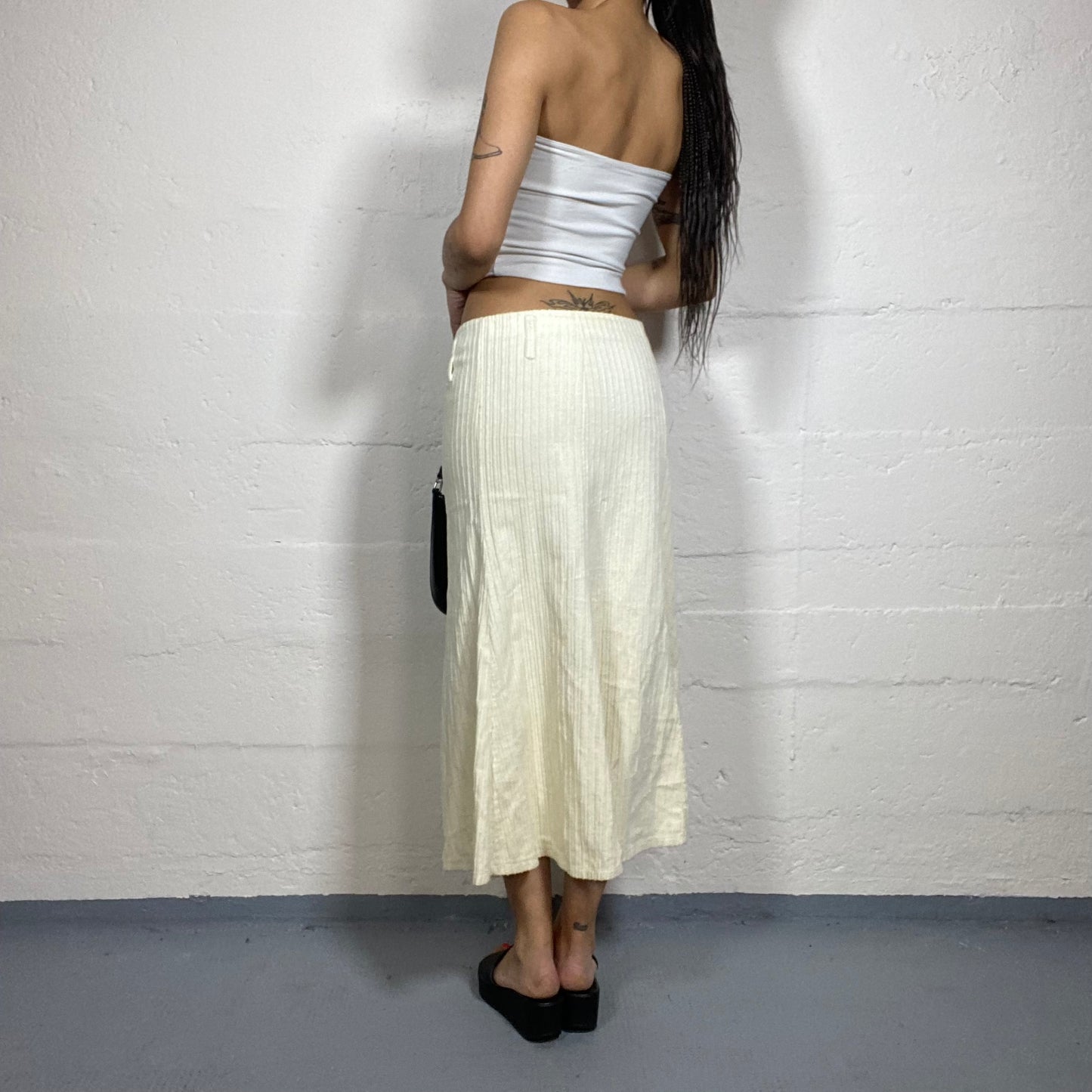 Vintage 2000's Boho Girl White Corduroy Maxi Skirt (M)