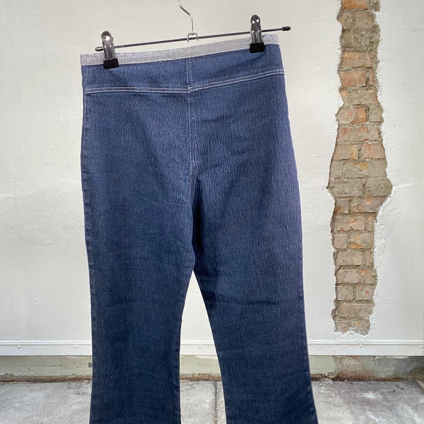 Vintage 90's Western Dark Wash Flared Jeans with Light Wash Pockets (XS)