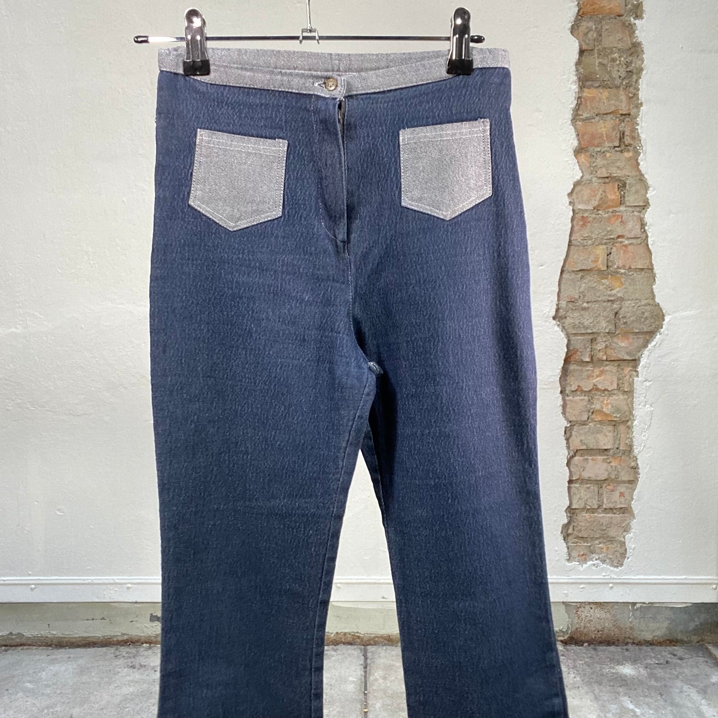 Vintage 90's Western Dark Wash Flared Jeans with Light Wash Pockets (XS)