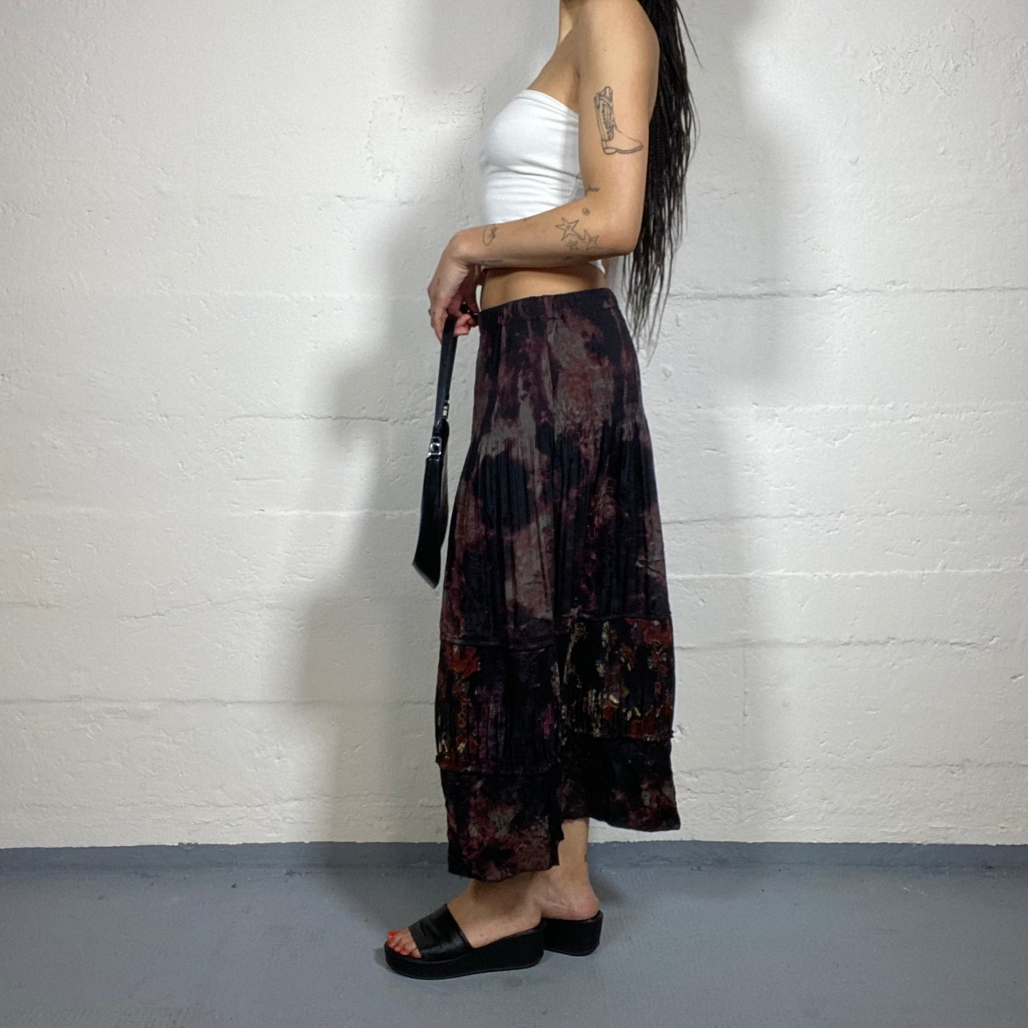 Vintage 2000's Boho Girl Black Maxi Skirt with Tie Dye Print Detail (M)