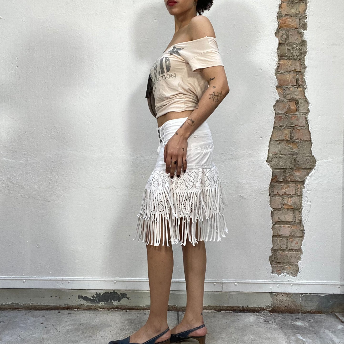 Vintage 2000's Boho White Denim Summer Skirt with Fringes and Lace Details (M)