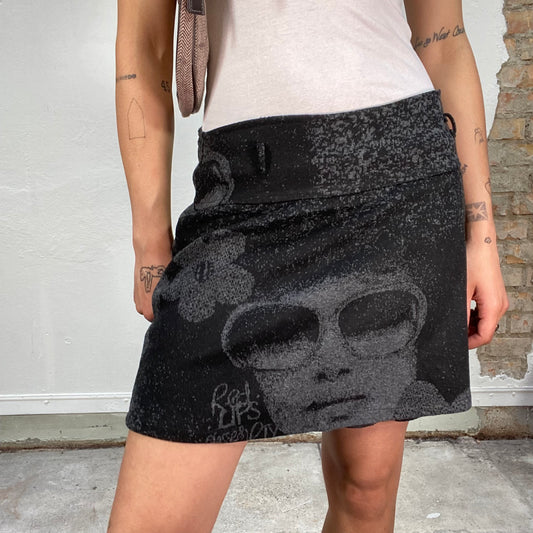 Vintage 2000's Downtown Girl Black Mini Skirt with Grey Face Print (S/M)