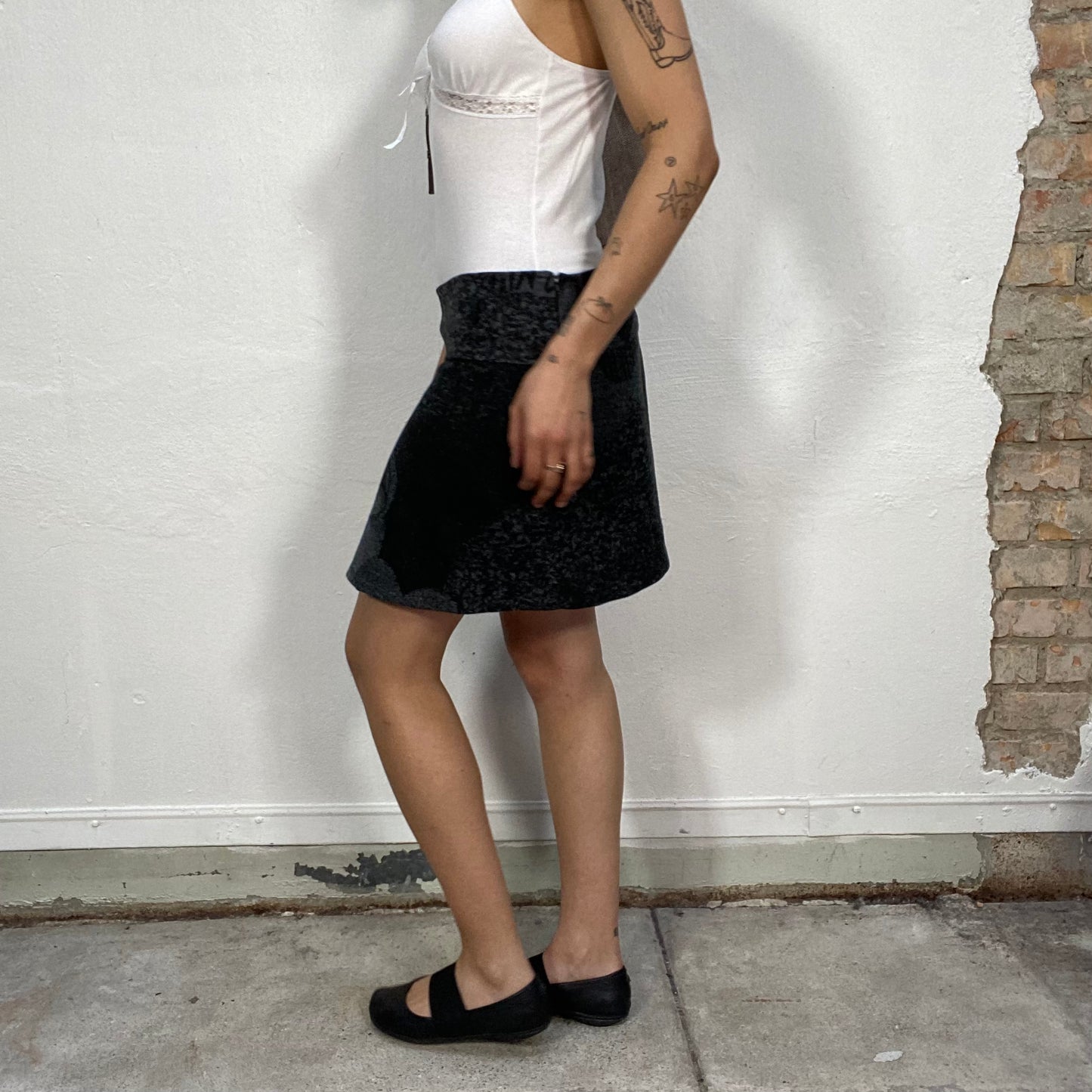 Vintage 2000's Downtown Girl Black Mini Skirt with Grey Face Print (S/M)