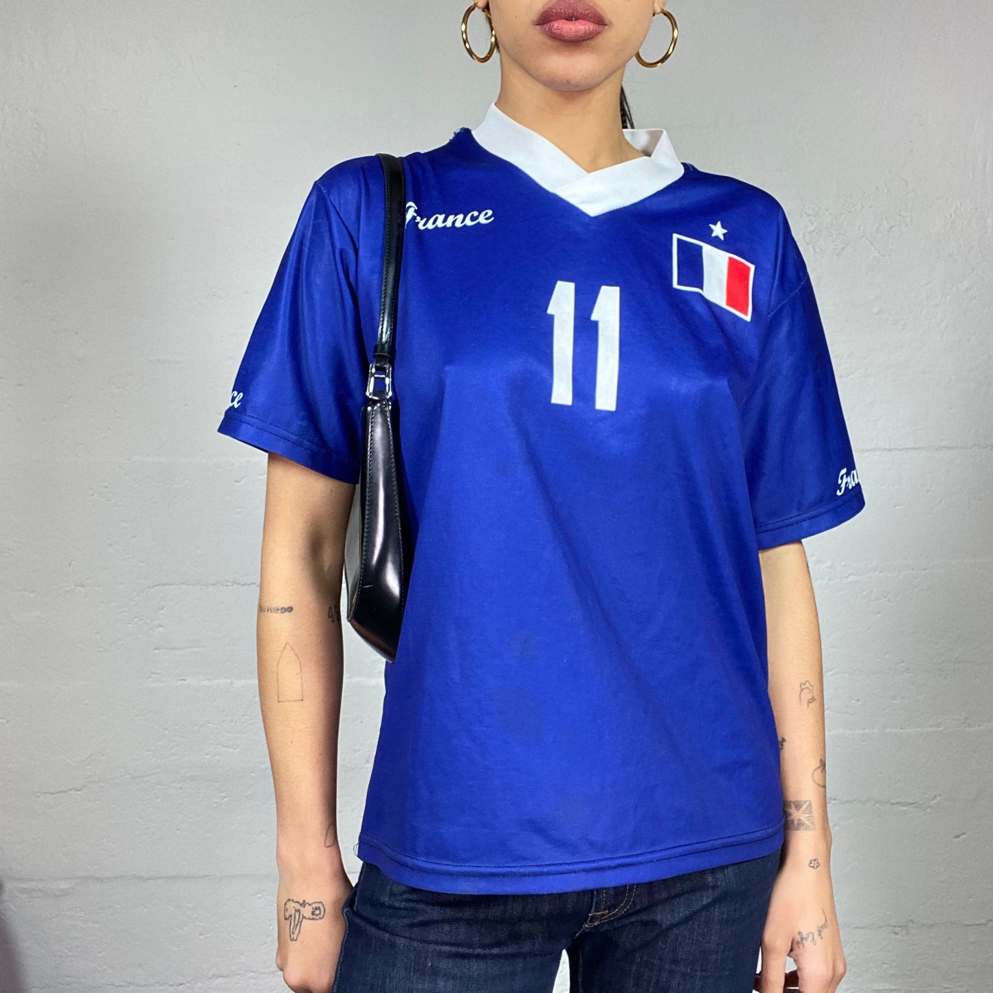Vintage 2000's Sporty Blue Football Tee with Ferance Griezmann 11 Print (M)