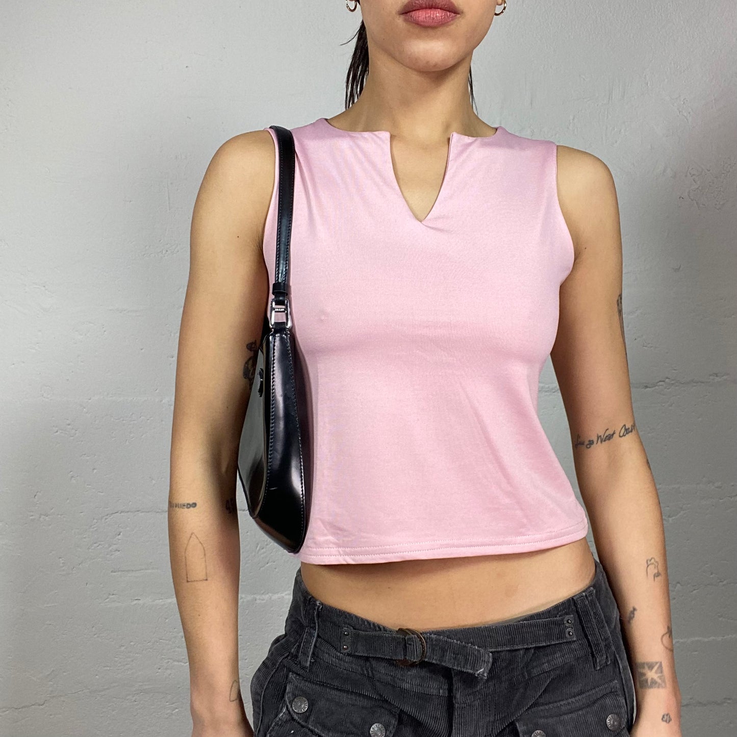 Vintage 2000's Soft Girl Pink Tank Top with V-Neckline Detail (M)