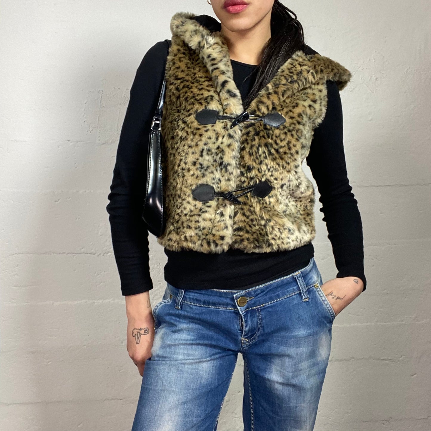 Vintage 2000's Bratz Fur Cheetah Print Jacket with Black Maille Longsleeves Detail (S/M)