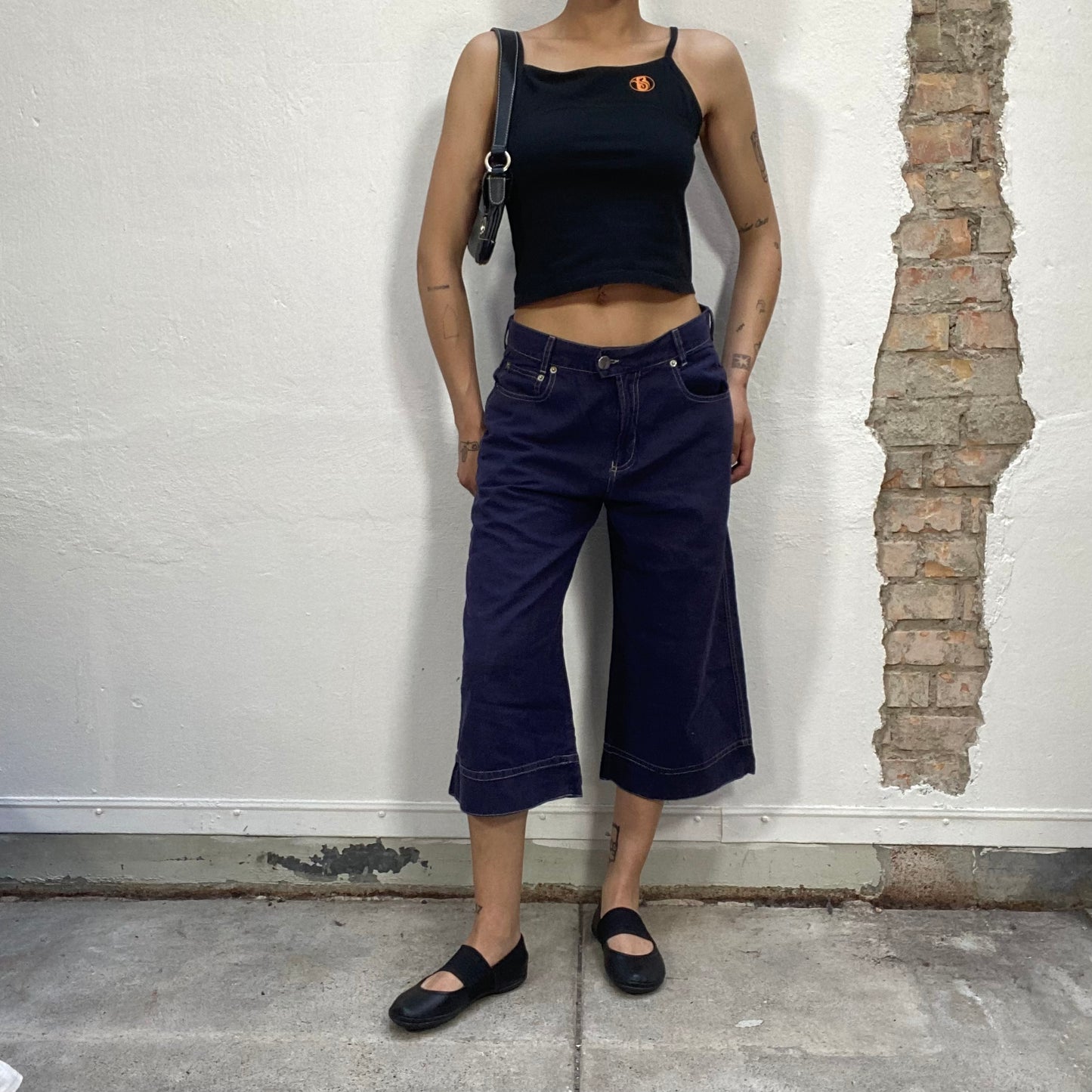 Vintage 90's Streetstyle Navy Blue Denim Capris with White Stitching (M)