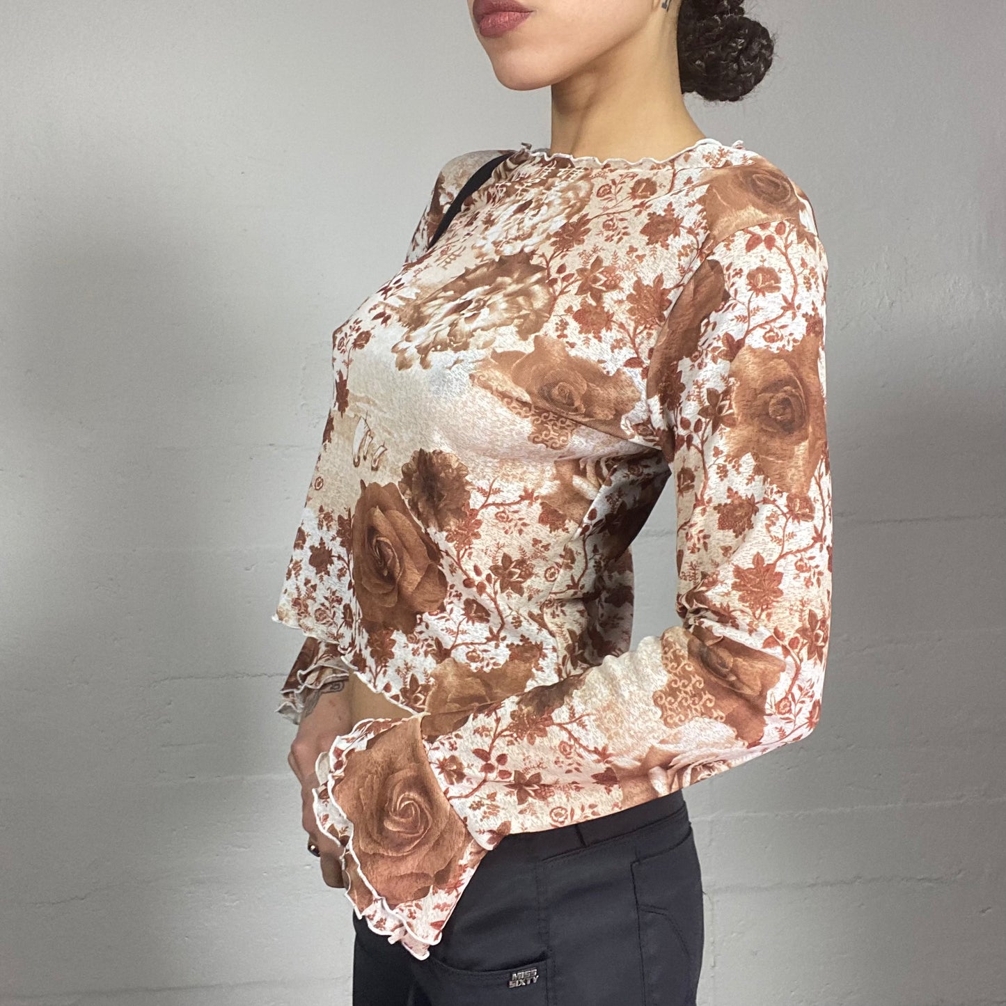 Vintage 90's Phoebe Buffay White Frilled Longsleeve Top with Brown Roses Print (S)